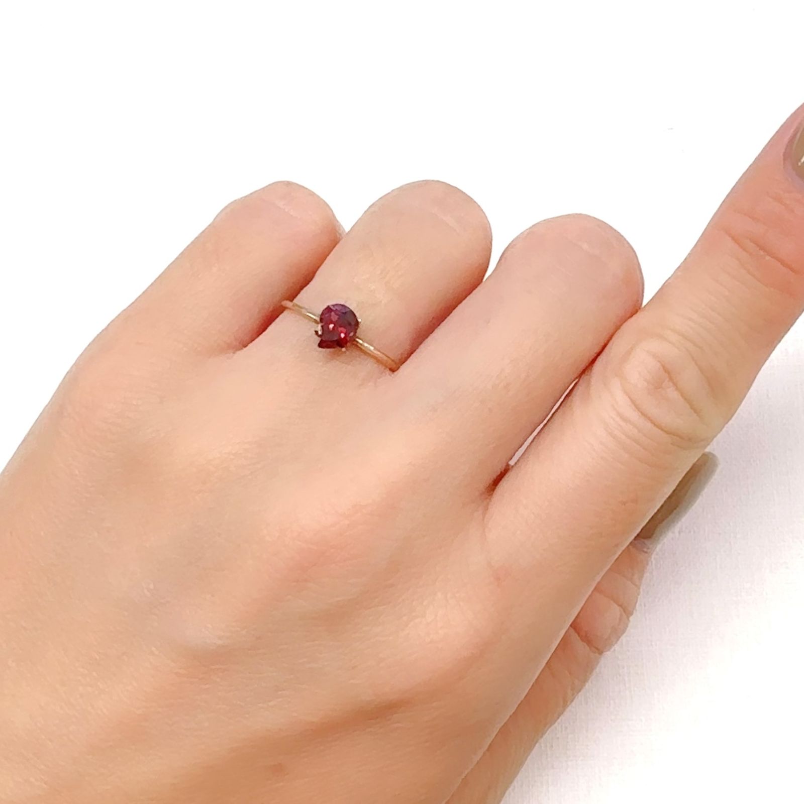 ◇カスタムカット◇パイロープアルマンディンガーネット モザンビーク産 0.81ct[240928954]6.1x5.1mm前後