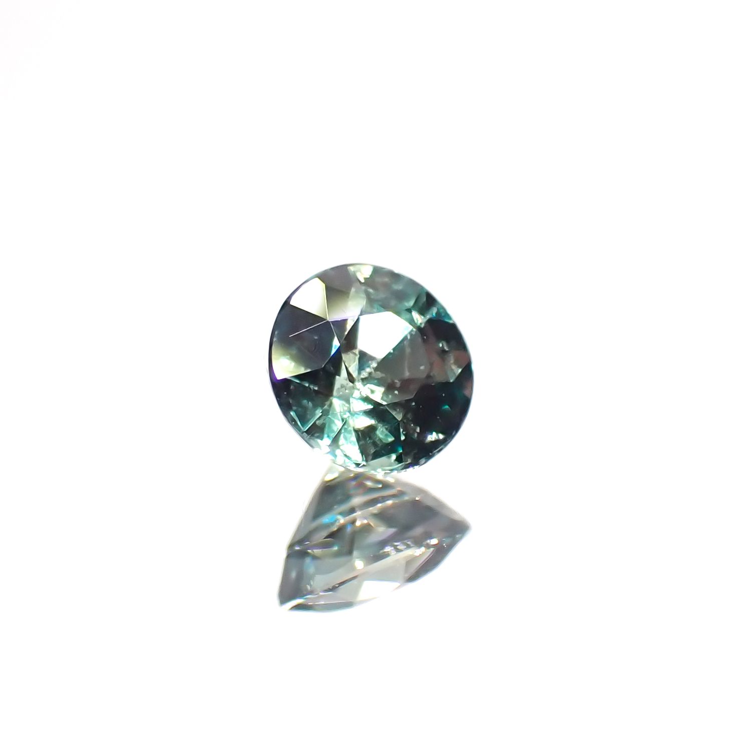 アレキサンドライト(宝石名アレキサンドライト)ブラジル産/EmeraldMains社製 0.172ct ソ付(彩珠)[231224618]3.2x3.2mm前後