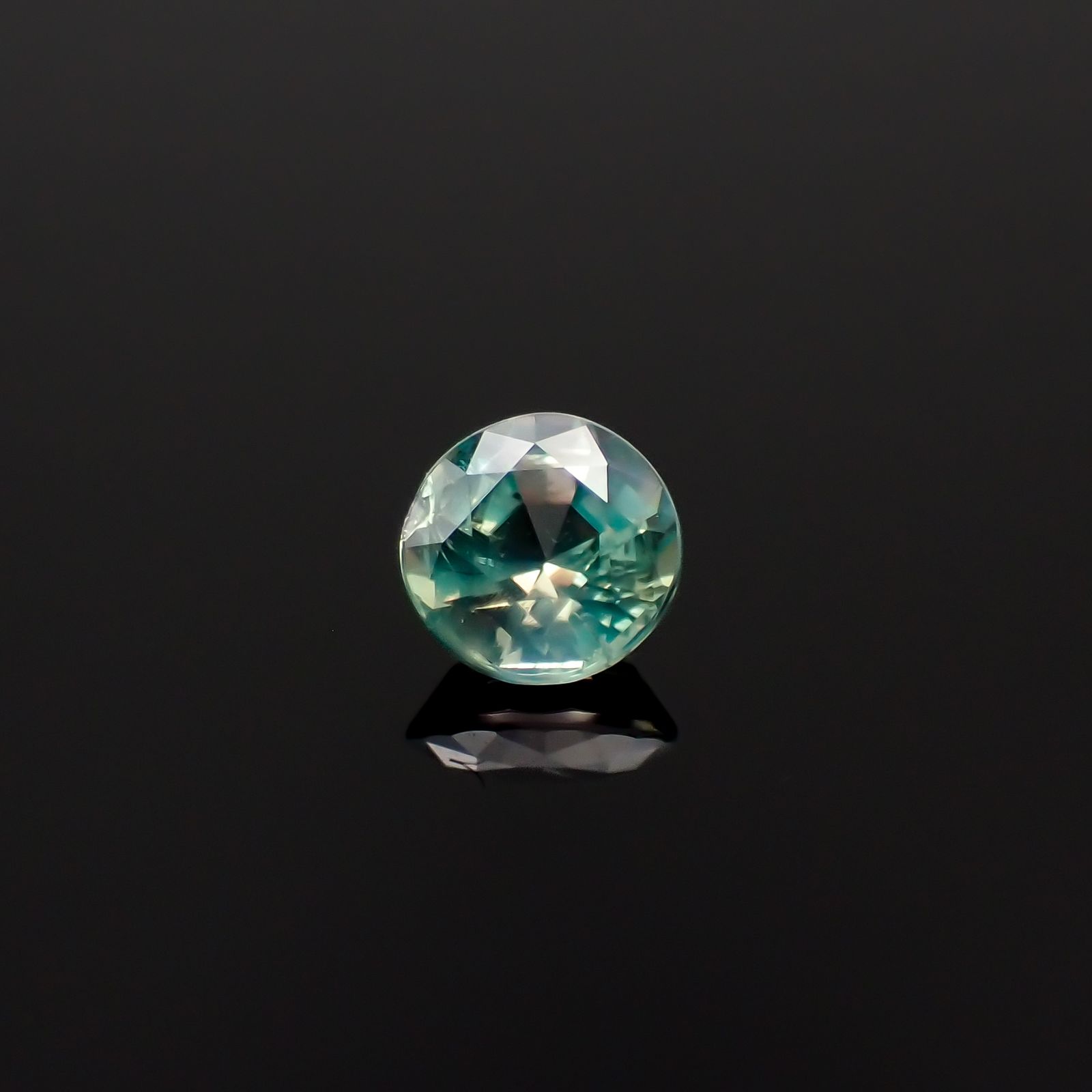 シルキーアレキサンドライト(宝石名アレキサンドライト)ブラジル・ミナスジェライス州ヘマチタ鉱山産 0.25ct 識別済[240527403]3.8x3.8mm前後