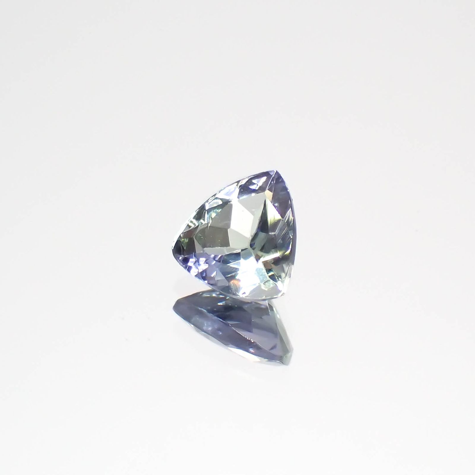 バイカラータンザナイト(宝石名ゾイサイト)タンザニア産 0.52ct 識別済[230421803]5.4x5.4mm前後