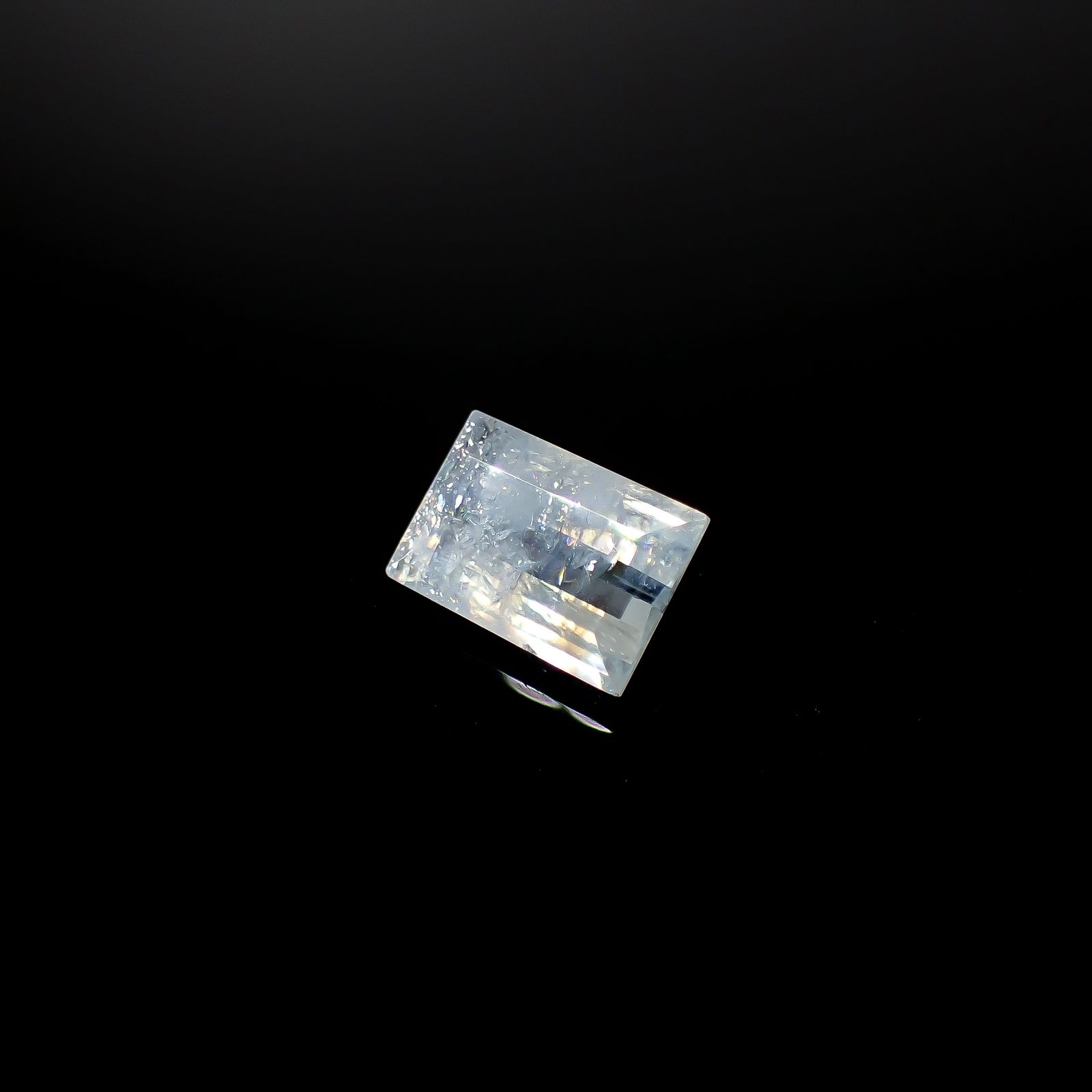 イリデッセンスアクアマリン ブラジル産 1.92ct [250730703]9.2x6.3mm前後