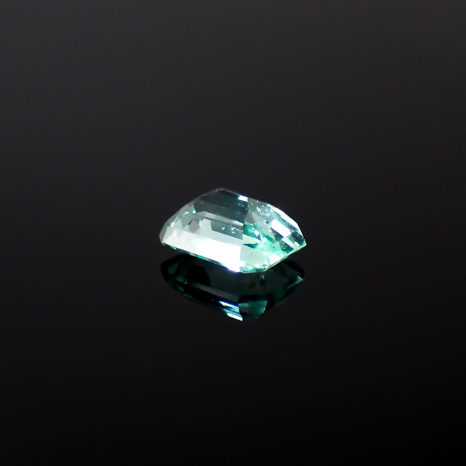 パステルカラーエメラルド コロンビア産 0.36ct[240225958]4.9x3.6mm前後