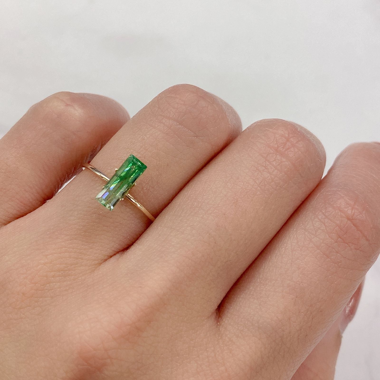 バイカラーツァボライト(宝石名グリーン グロッシュラー・ガーネット) タンザニア産 1.11ct 識別済[21018499]9.8×3.5mm前後