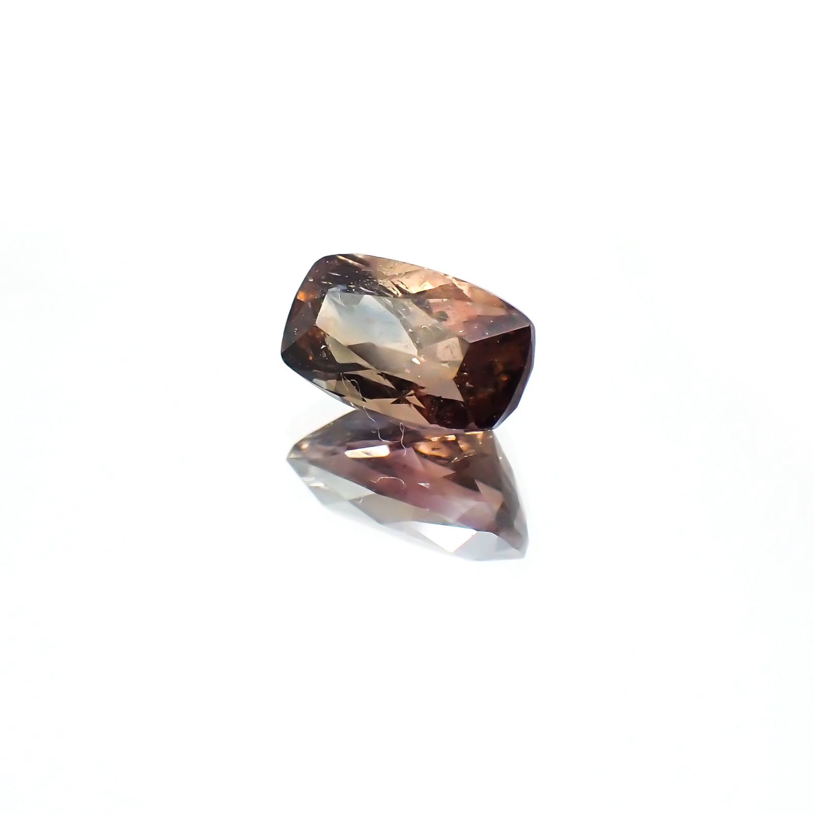 ブルーティントアキシナイト(宝石名アキシナイト)パキスタン産 1.06ct 識別済[231224381]7.5x4.3mm前後