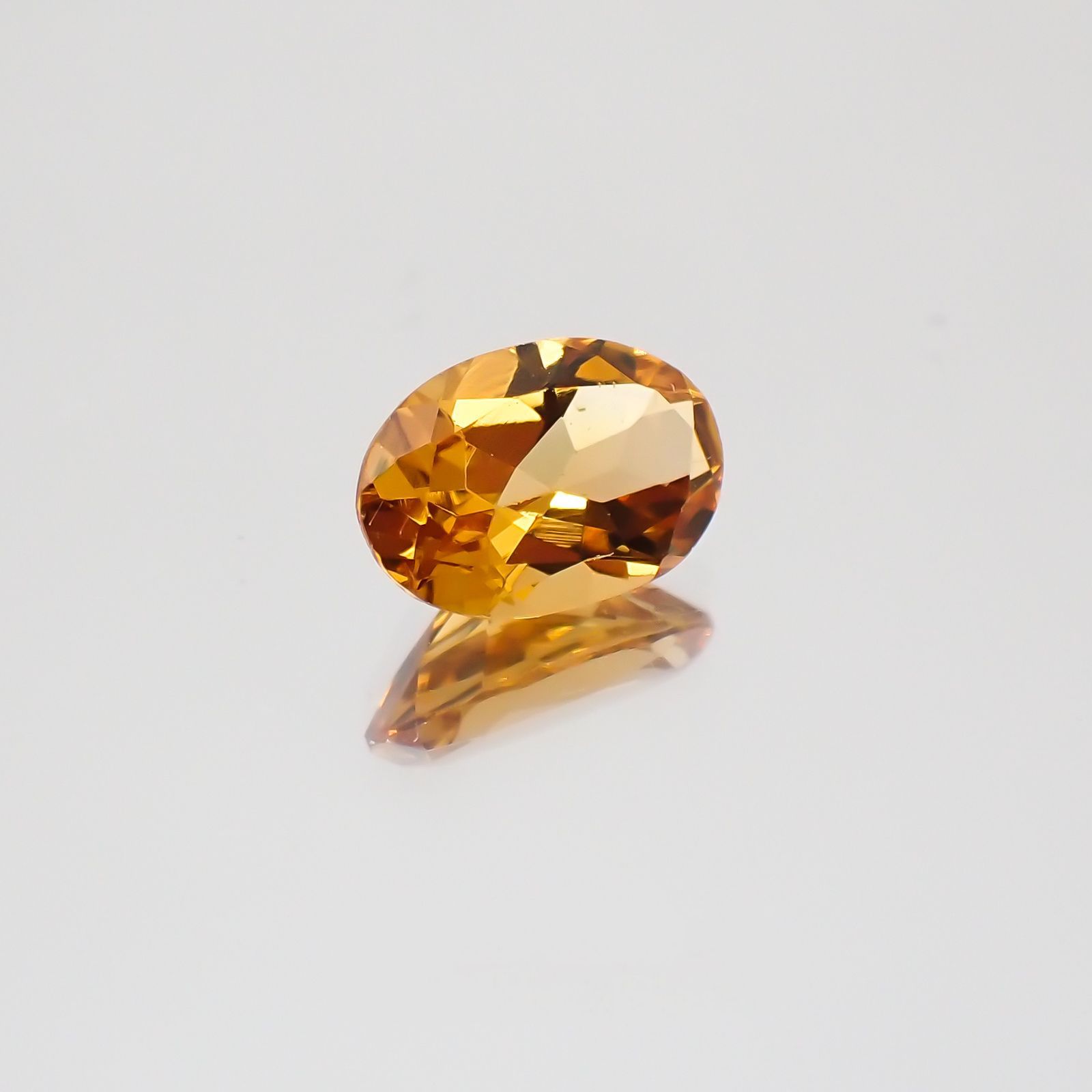 インペリアルガーネット(宝石名ヘソナイト・ガーネット)スリランカ産 0.77ct 識別済[231224371]6.9x4.7mm前後
