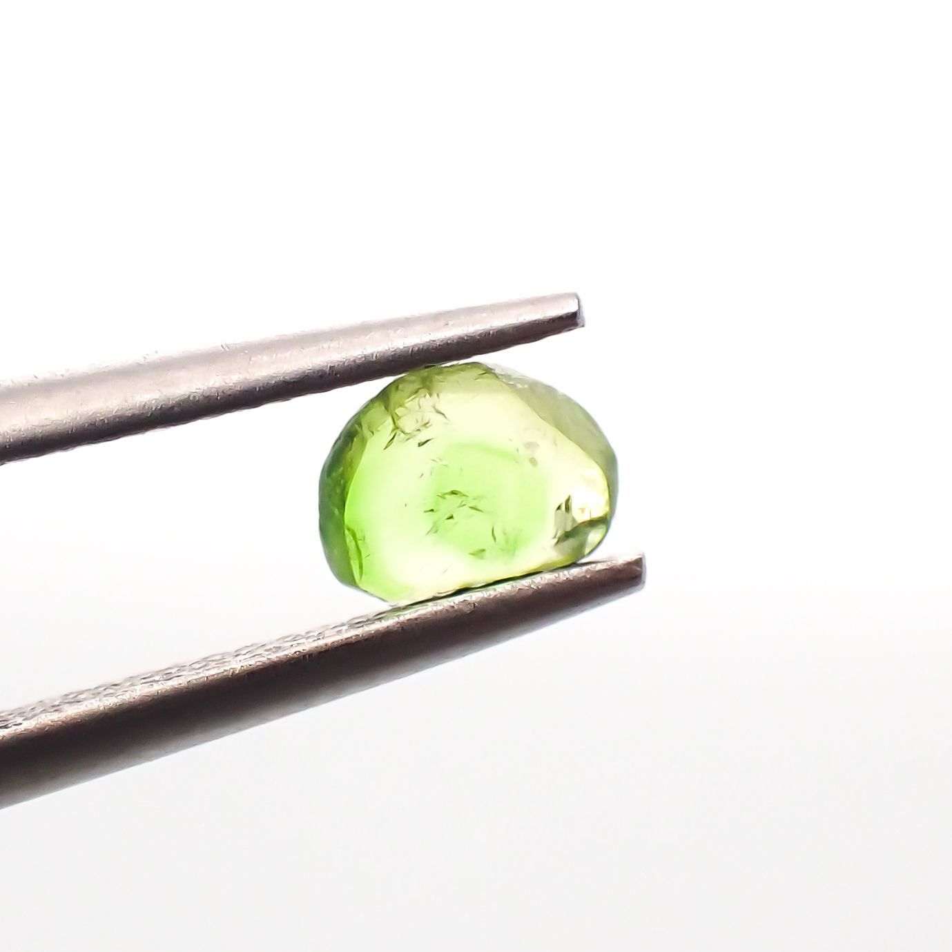 デマントイドガーネット 原石スライス(宝石名デマントイド・ガーネット) 0.26ct 識別済[210812771]4.8×3.4mm前後