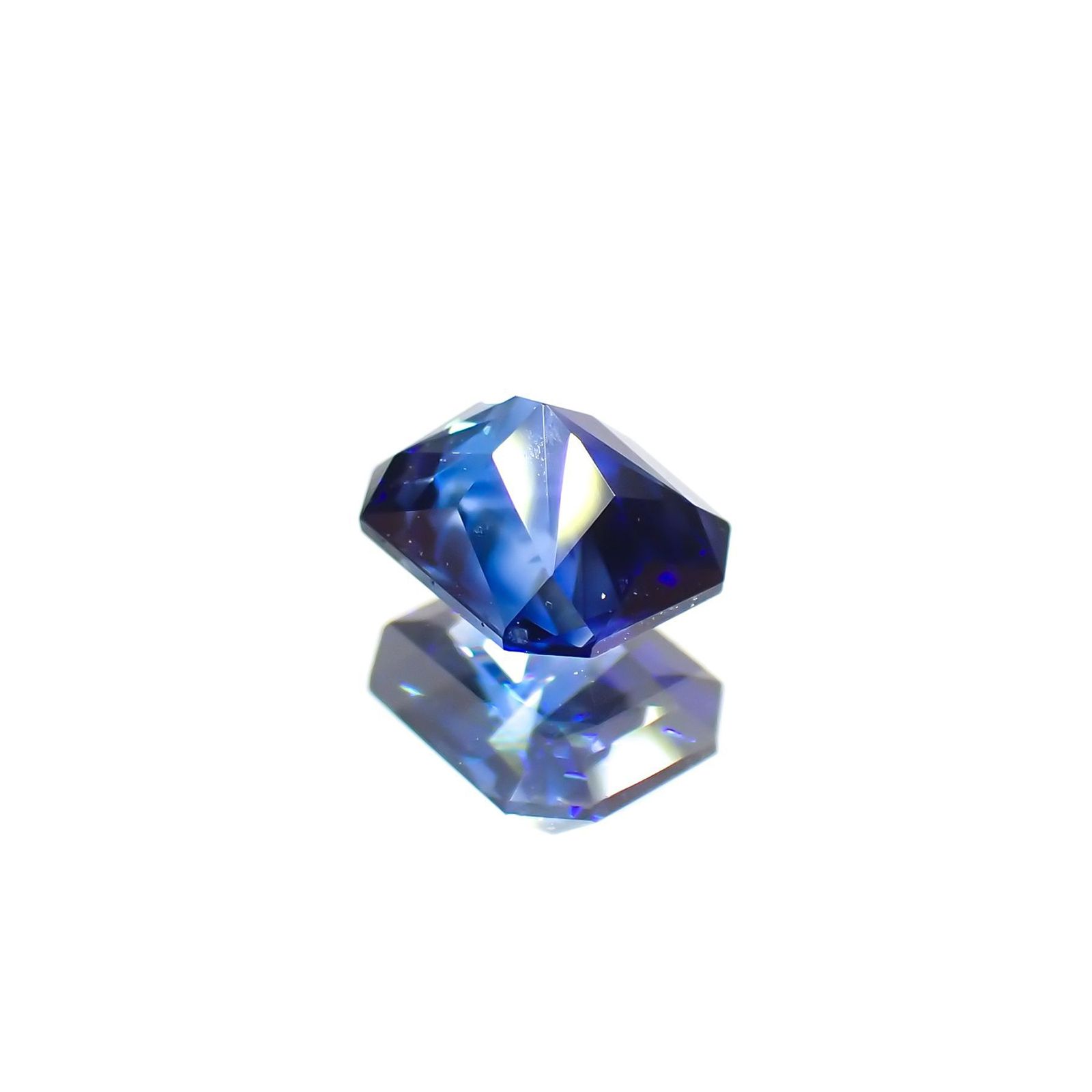 ブルーサファイア 非加熱(宝石名サファイア) マダガスカル産 GIA鑑付 0.52ct / 5x4mm前後 [210310222]