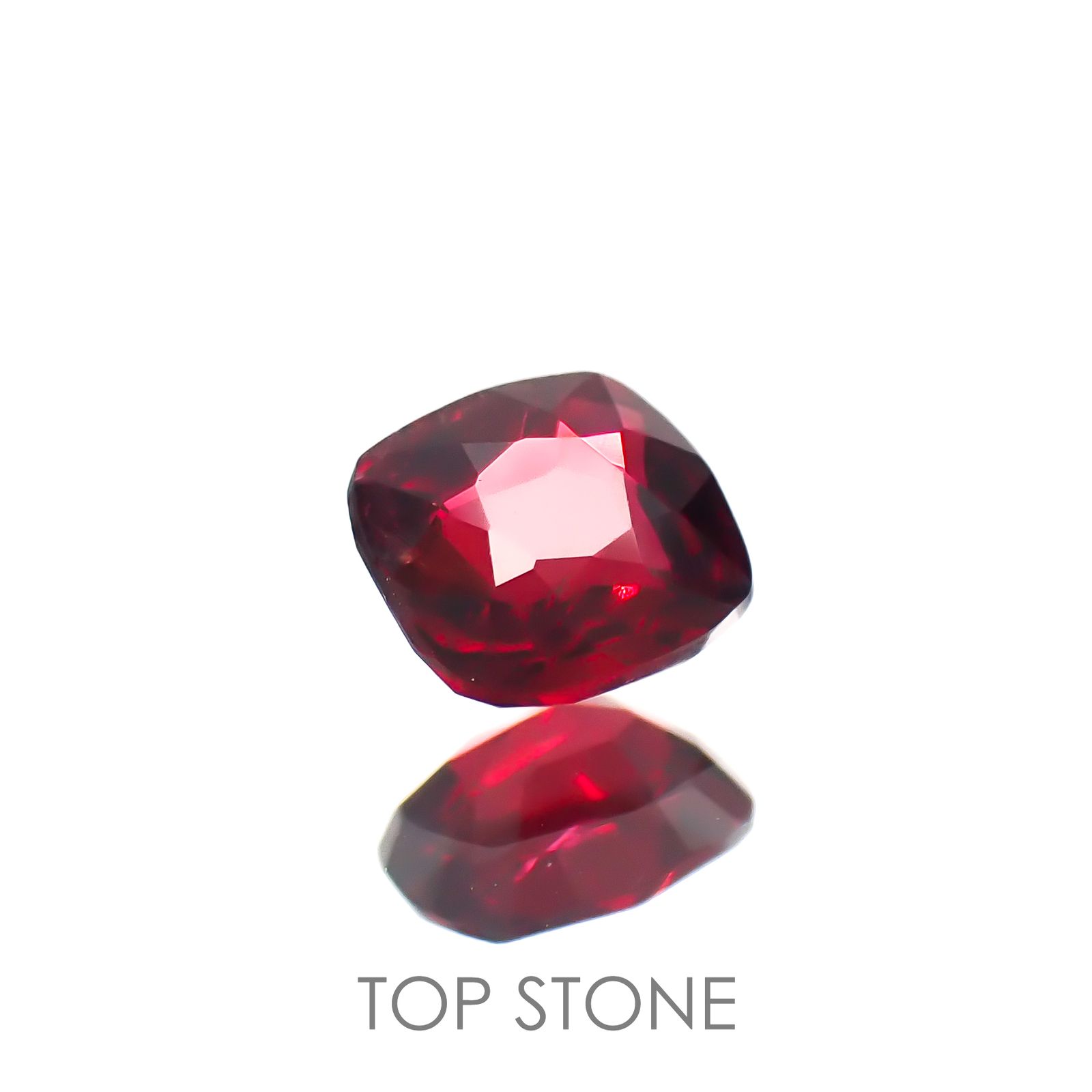 レッドスピネル(宝石名スピネル)ビルマ/マダガスカル産 0.58ct 識別済[220817543]5x4.7mm前後