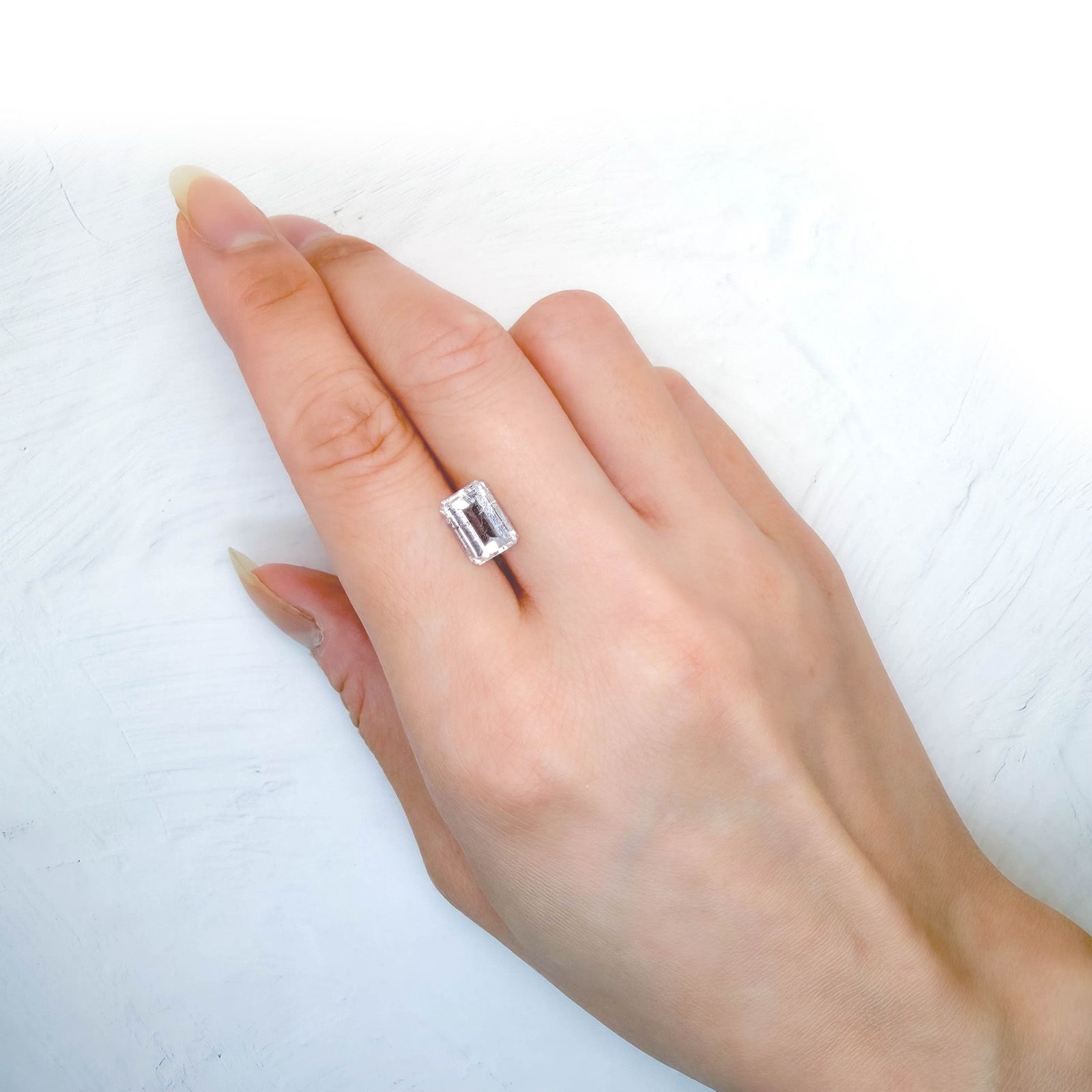 ティンカーベルクォーツ ブラジル産 2.32ct / 9.2x6.6mm前後 [260932865]