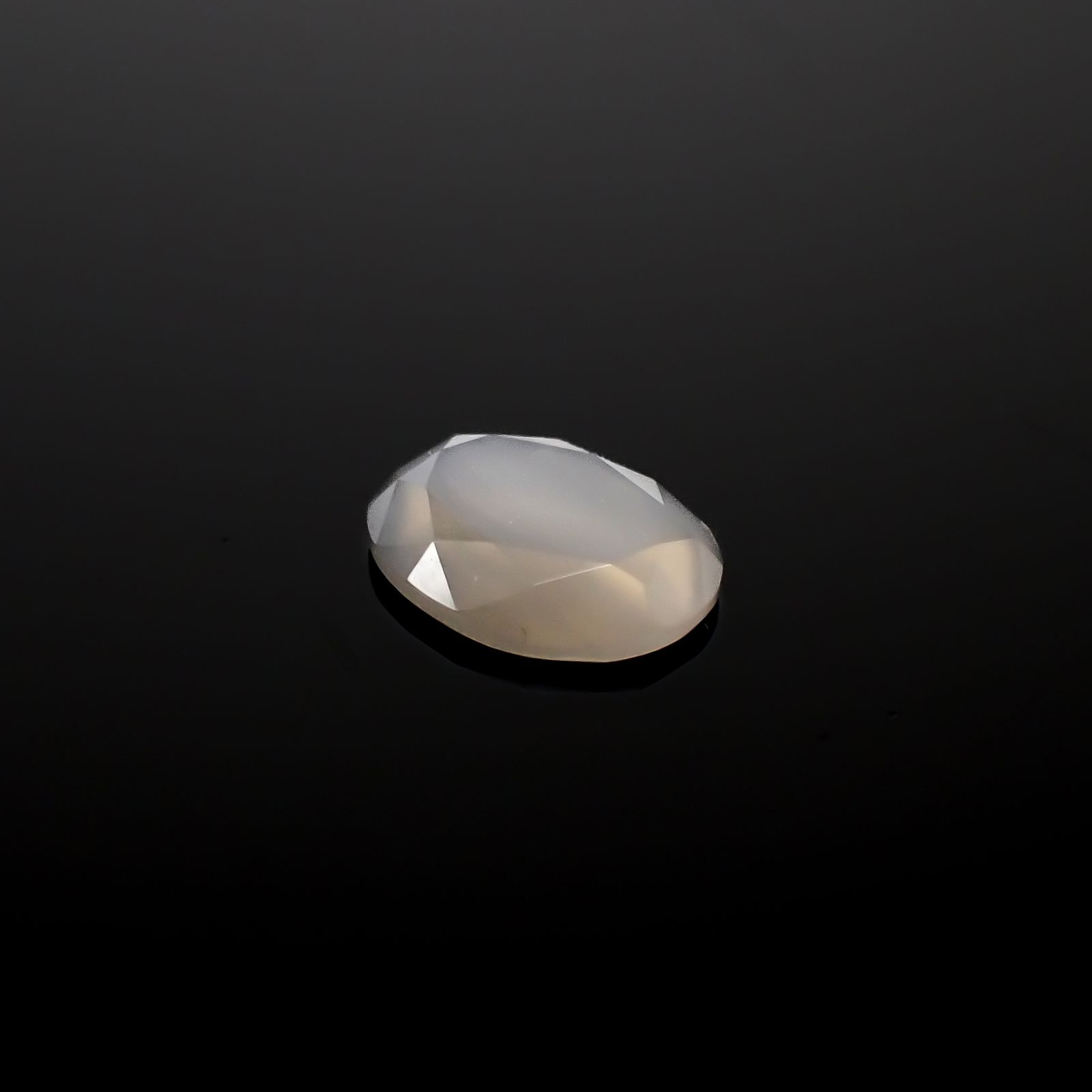 アイリスカルセドニー ブラジル・ミナスジェライス州産 0.98ct[240527806]8.7x7mm前後
