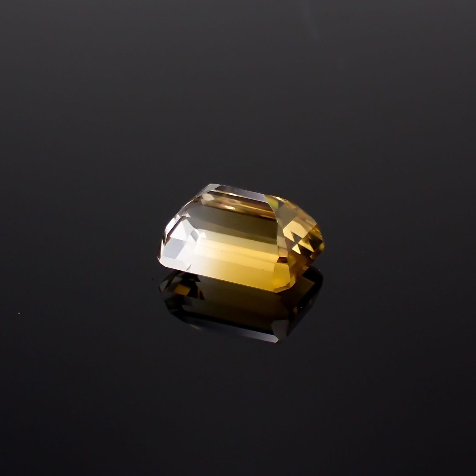バイカラーシトリン ブラジル・ミナスジェライス州産 8.53ct / 13.1x10mm前後 [251026465]