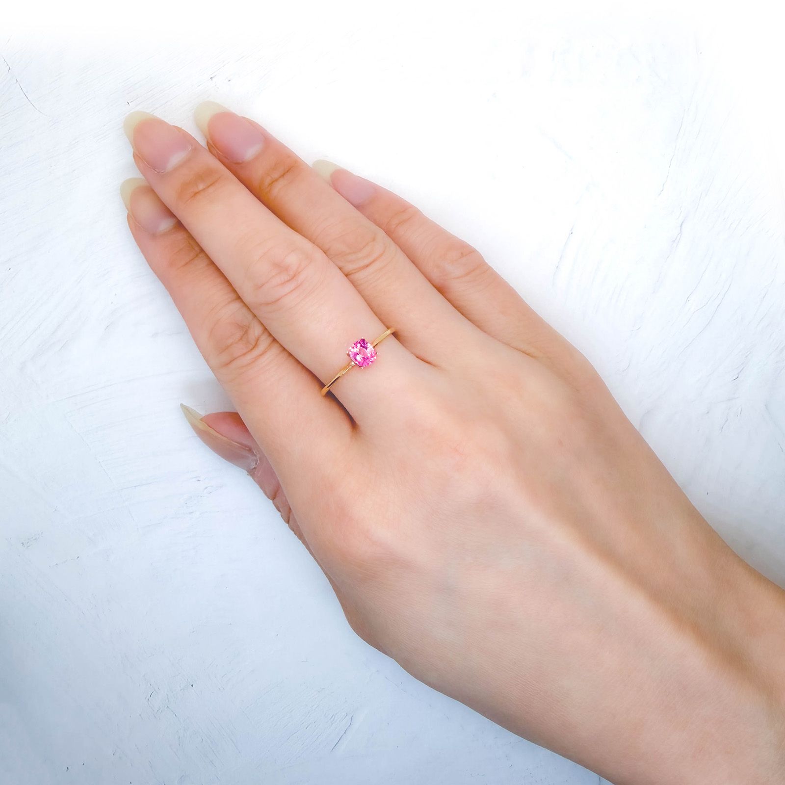 シルキーピンクサファイア 非加熱 ベトナム産 0.48ct / 4.9x4.2mm前後 [260819456]