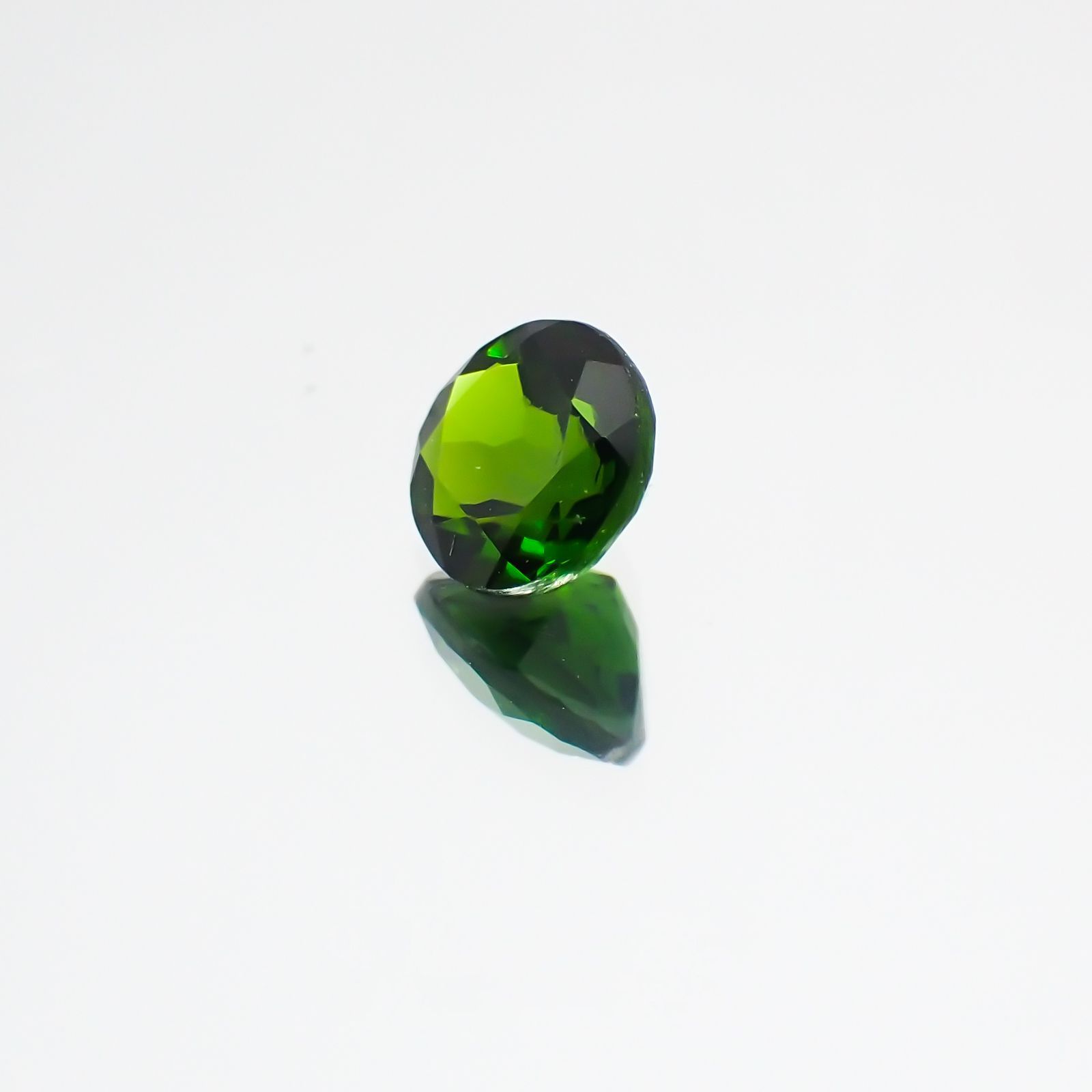 クロムダイオプサイド(宝石名クロム・ダイオプサイド)ロシア産 0.56ct 識別済[231124290]5.1x5.1mm前後