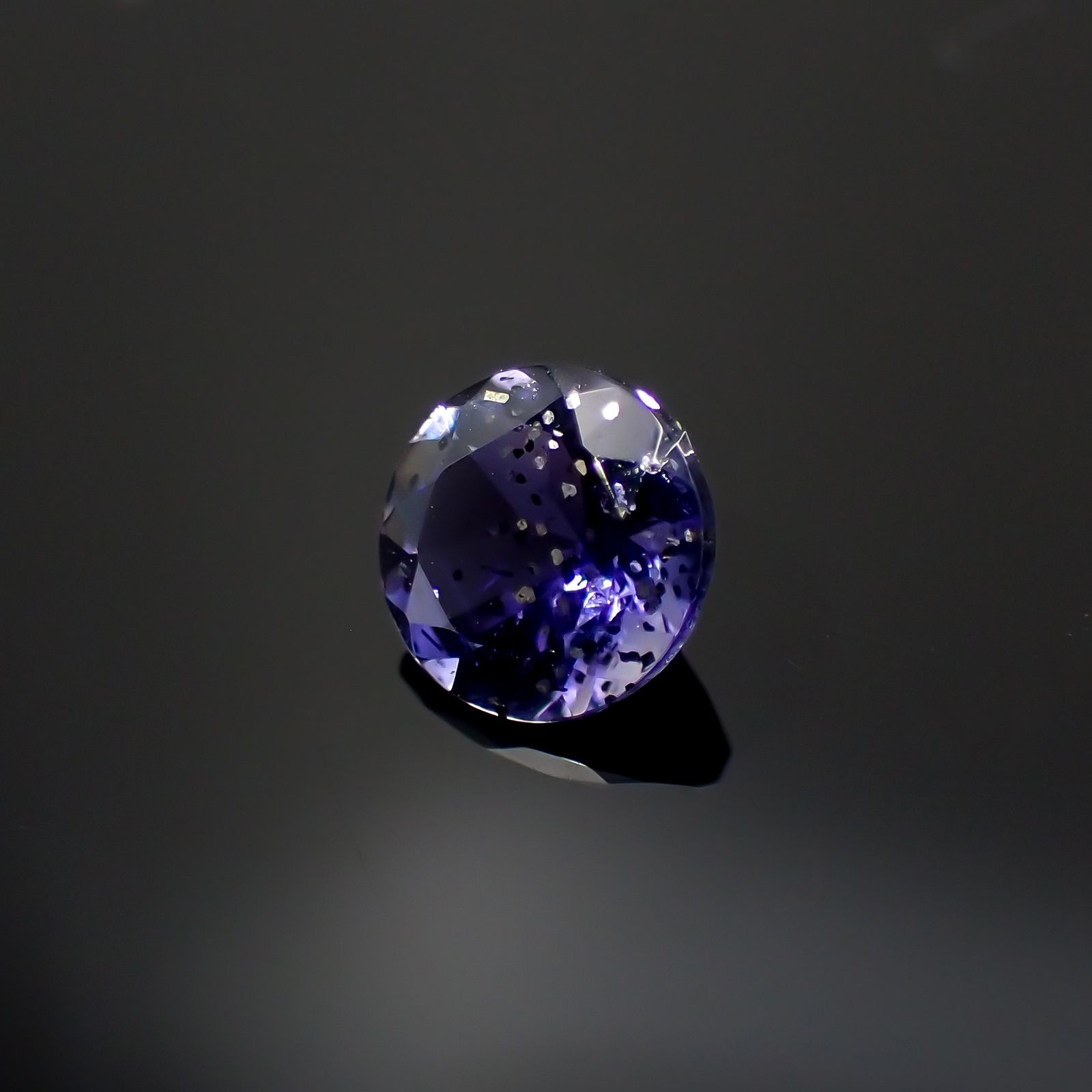 アイオライトサンストーン インド/ブラジル産 0.64ct[230923331]6.1x6mm前後
