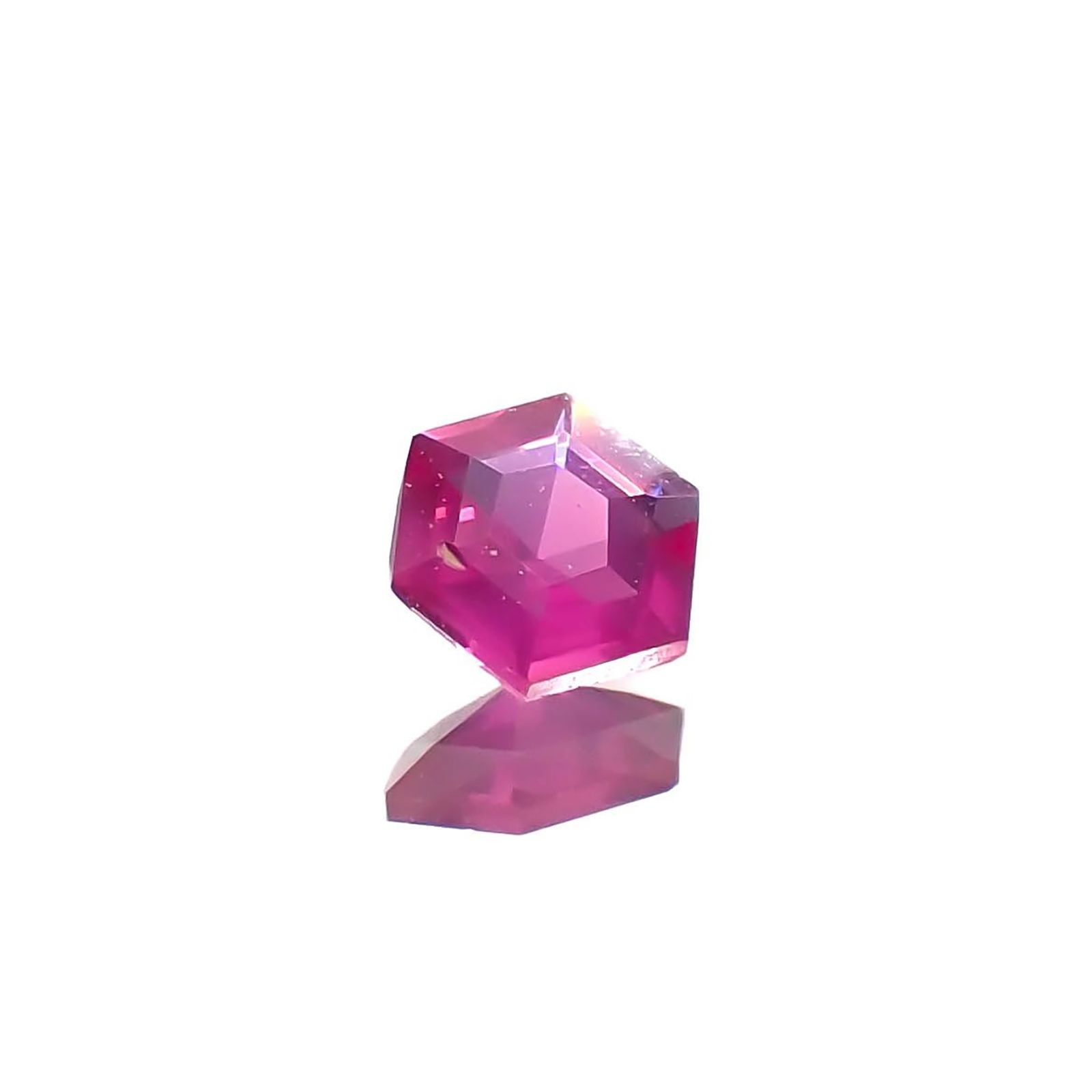 ◇ヘキサゴンカット◇ルビー 非加熱 モザンビーク産 0.11ct / 3x3mm前後 [240427102]