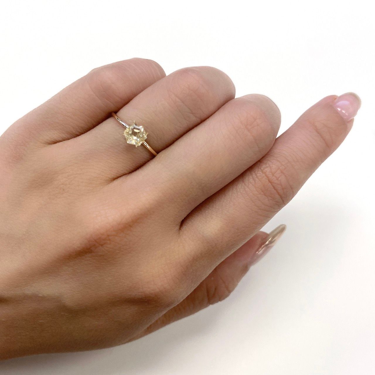 ◇ヘキサゴンカット◇ルチルクォーツSA ブラジル産 ルース 0.55ct[210611301]5.1×5.1mm前後