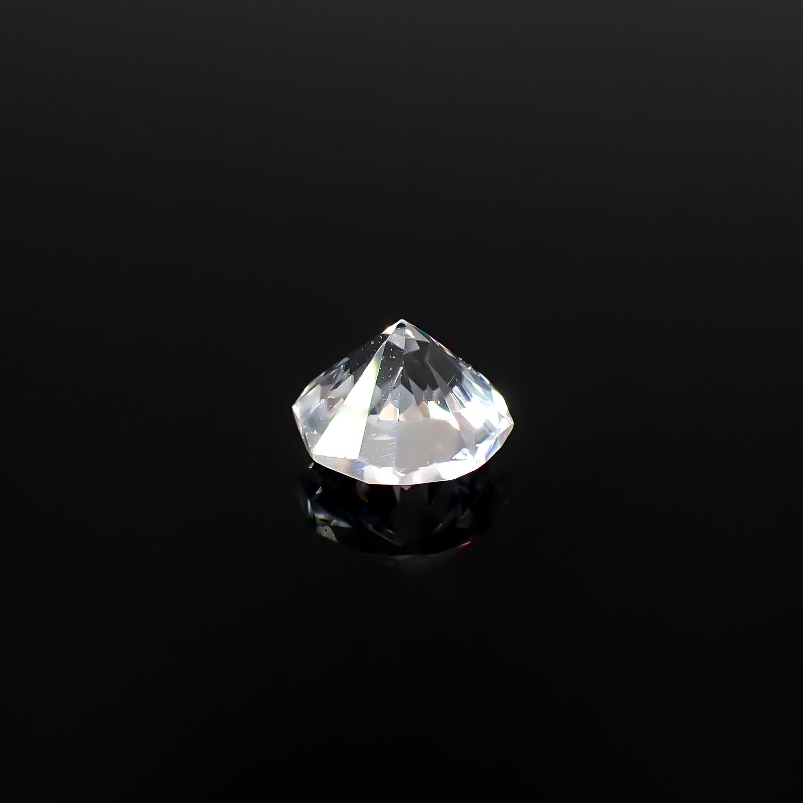 ◇オクタゴンカット◇カラーレスジルコン(宝石名ホワイト・ジルコン)スリランカ/カンボジア産 識別済 0.84ct / 5x4.9mm前後 [251231389]