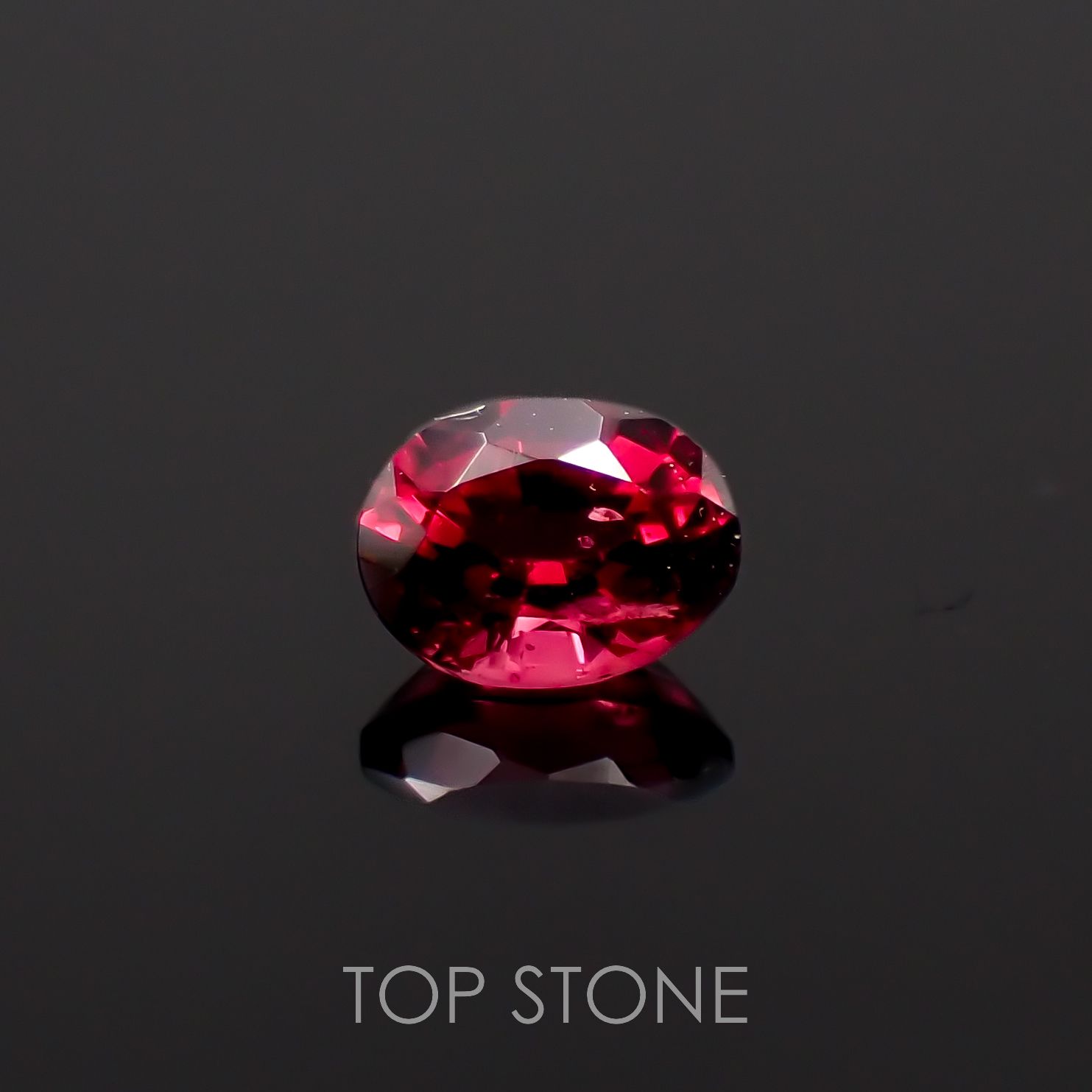 レッドスピネル ビルマ/マダガスカル産 0.23ct[230220551]4.1x3.1mm前後