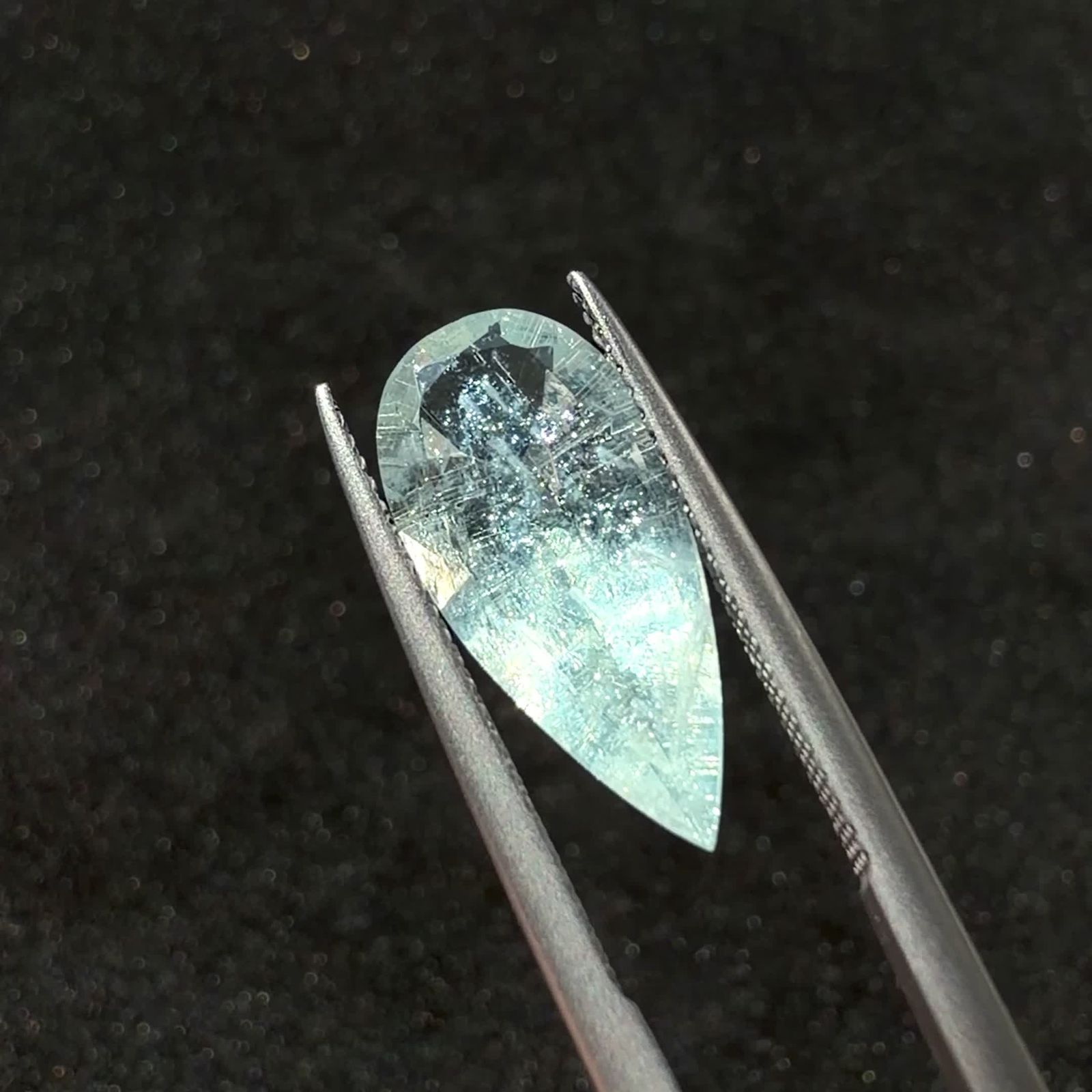 イリデッセンスアクアマリン ブラジル産 4.50ct / 18.9x8.6mm前後