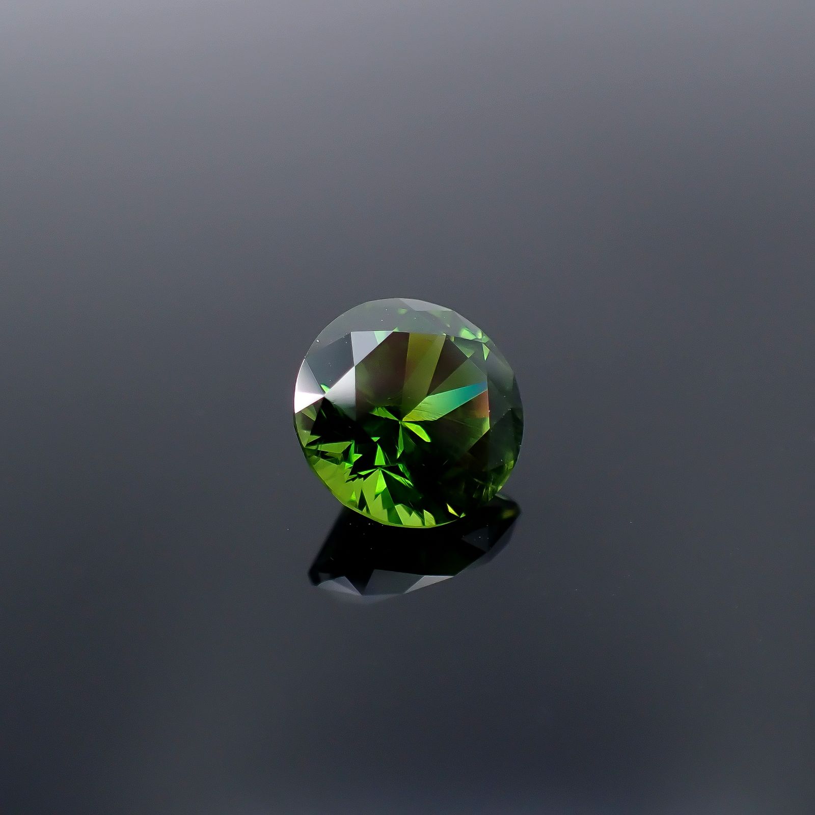 デマントイドガーネット(宝石名デマントイド・ガーネット)ロシア産 AGLTHAI鑑付 3.08ct / 8.6x8.6mm前後 [251231534]