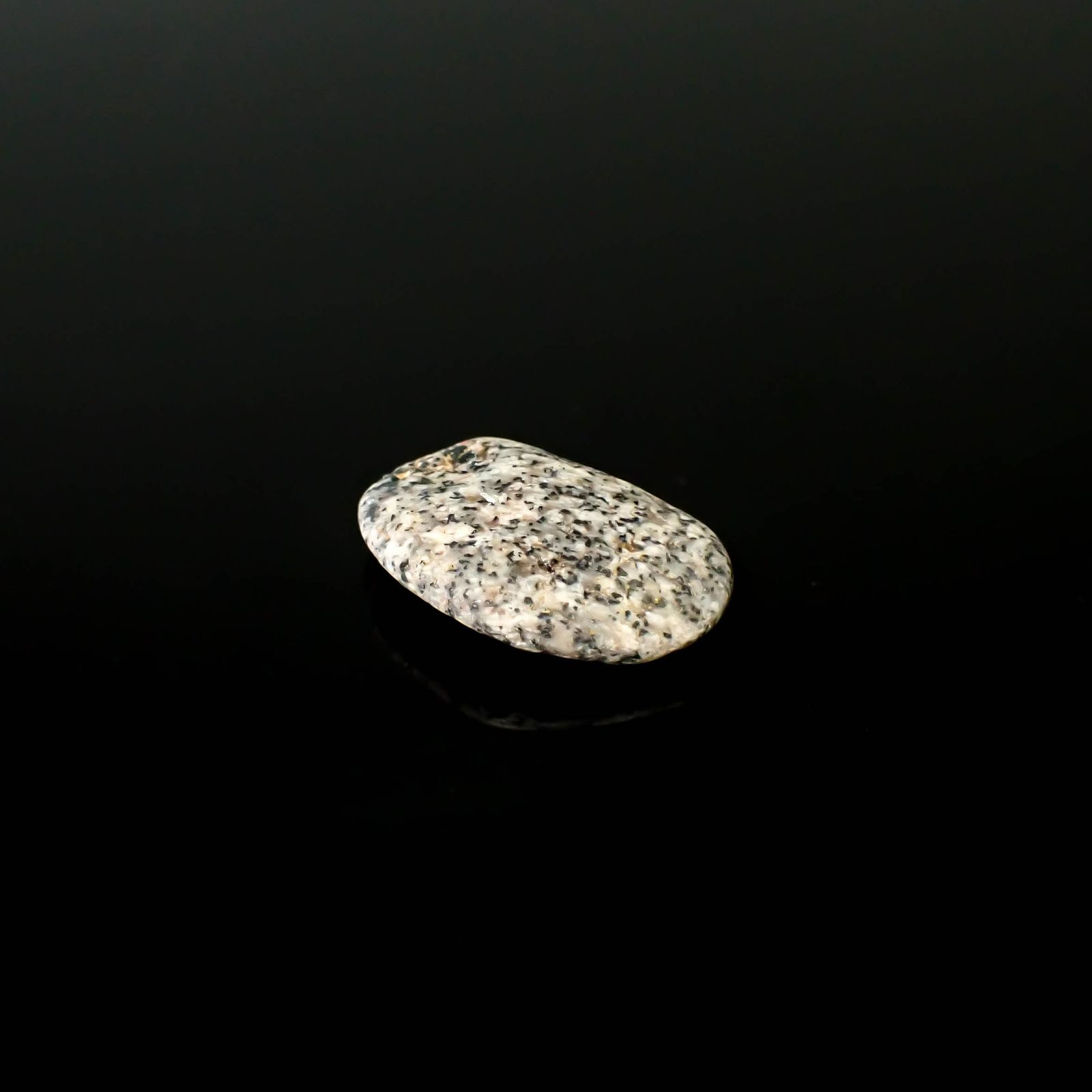 ユーパーライト 原石 （ギャランティカード付） 発見地：アメリカ・スペリオル湖 22.75ct [250530478]26.2x16.2mm前後