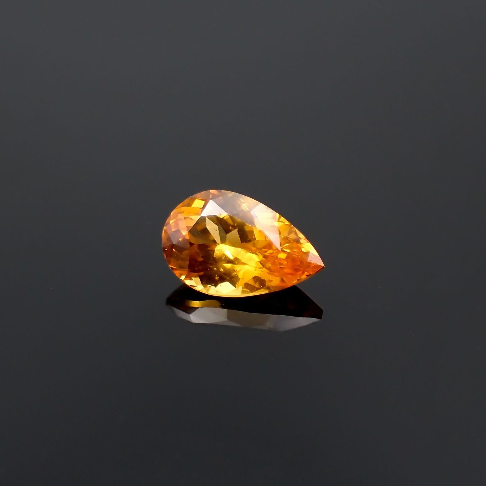 スペサルティンガーネット マンダリンオレンジカラー(宝石名ガーネット)ナイジェリア産 0.80ct 識別済[230923392]7.3x4.6mm前後