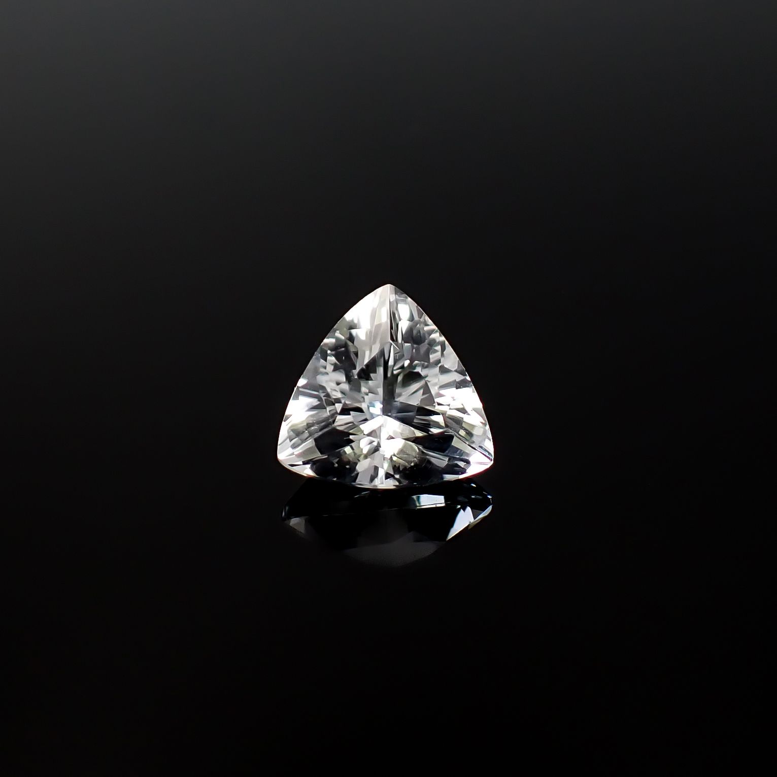 日本水晶 滋賀県田上山大谷河原産 3.29ct / 10.4x10.7mm前後 [260632419]