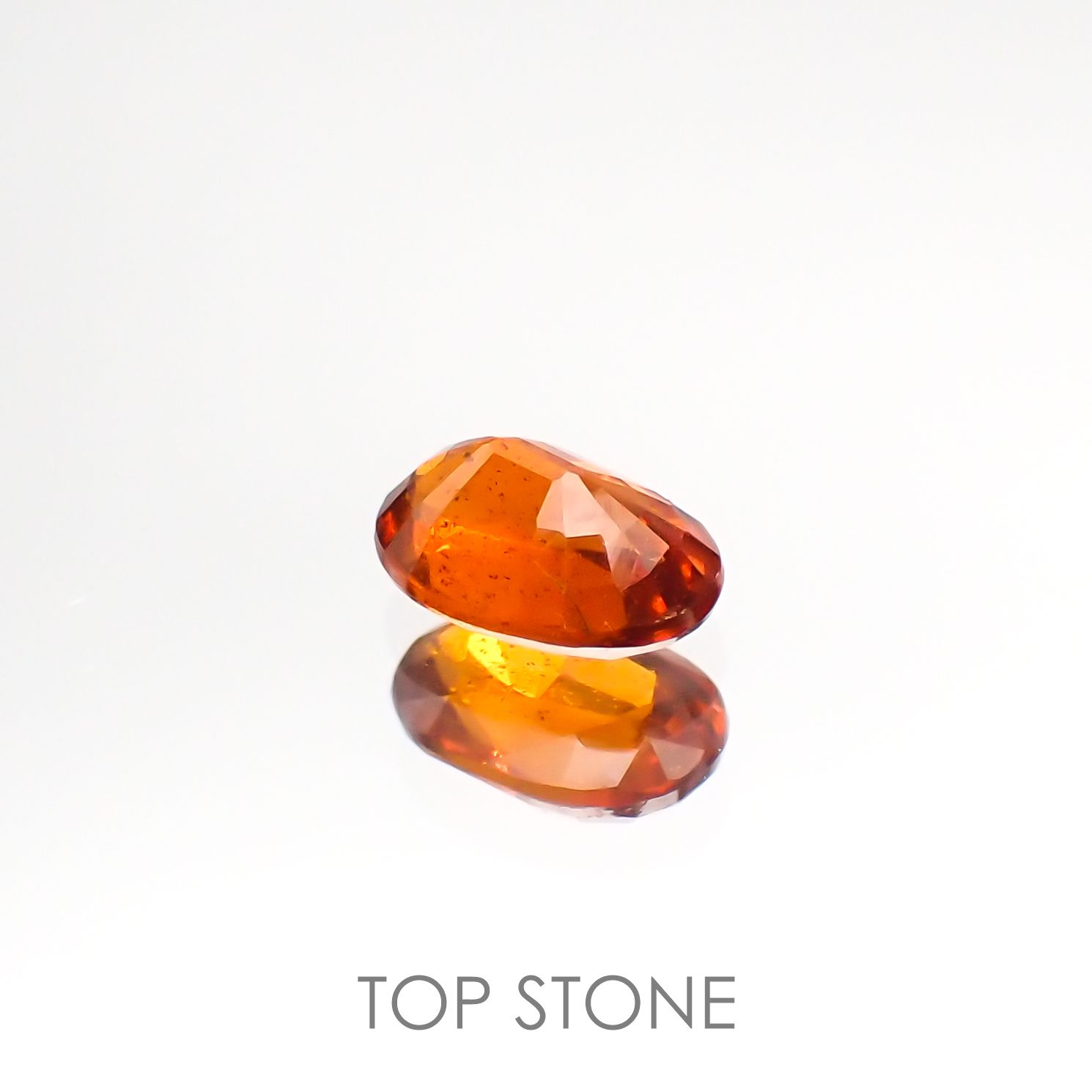 オレンジカイヤナイト(宝石名カイヤナイト) タンザニア産 0.95ct 識別済[210812451]7×4.9mm前後