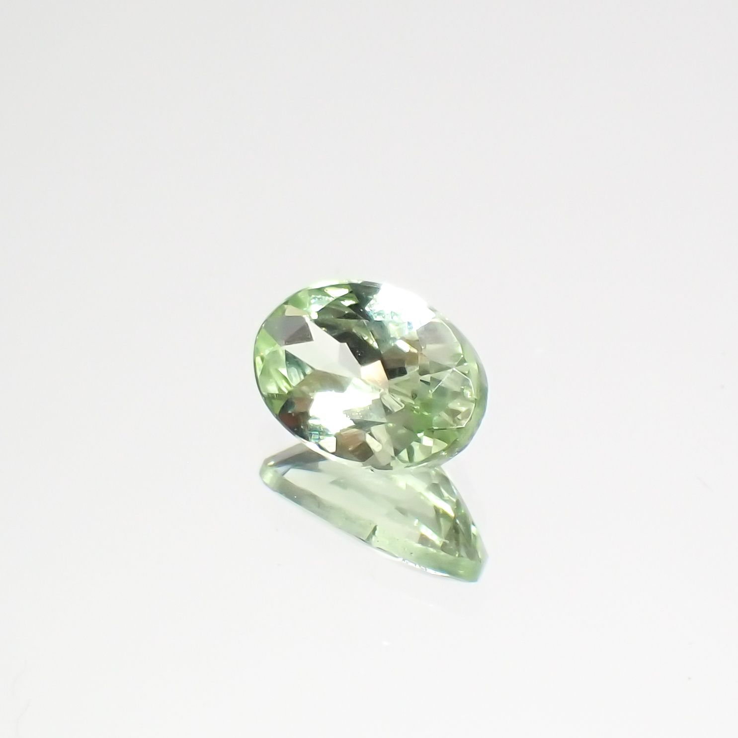ミントガーネット タンザニア産 0.58ct[231023725]6.4x4.3mm前後