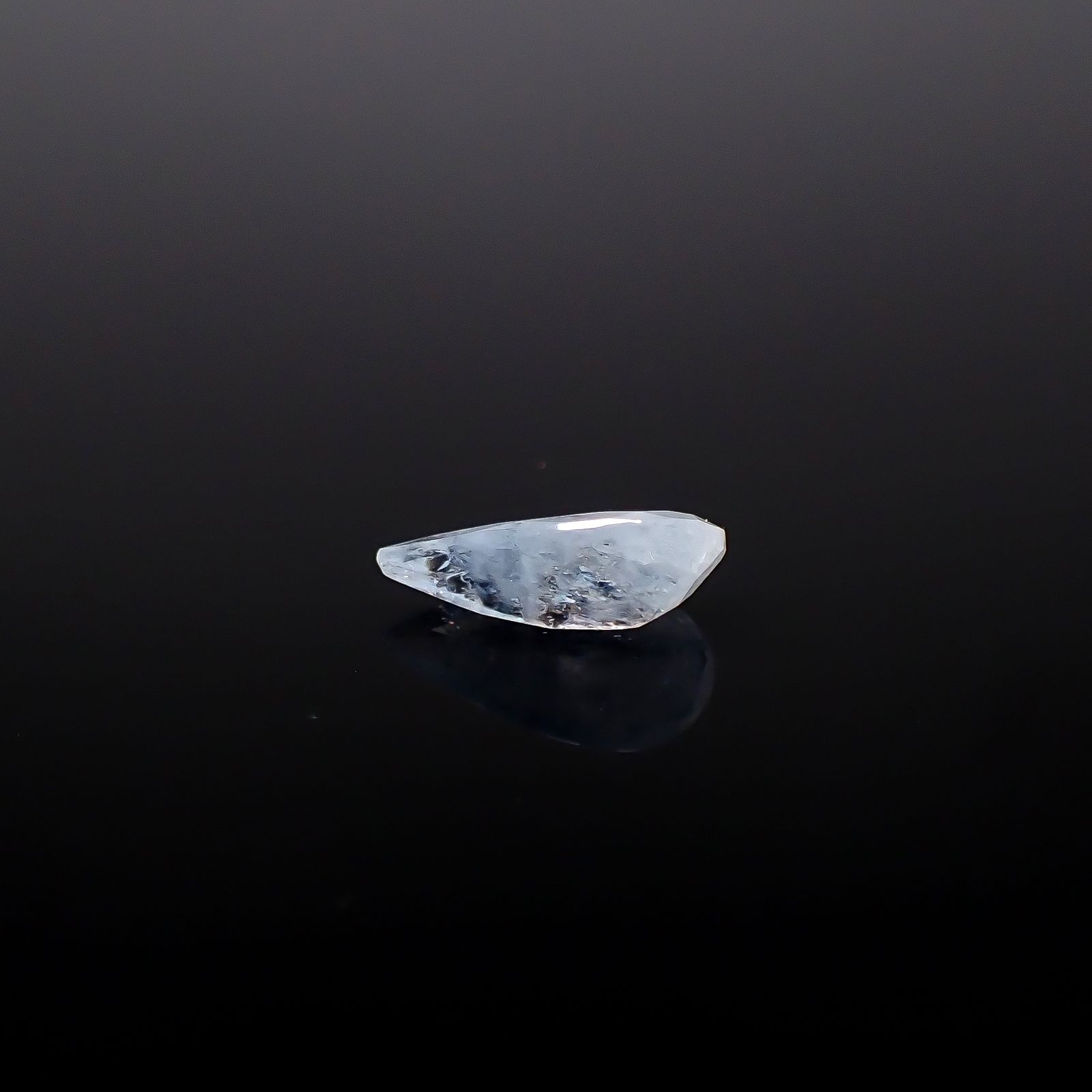 イリデッセンスアクアマリン ブラジル産 1.50ct / 12.3x6.1mm前後 [250730844]