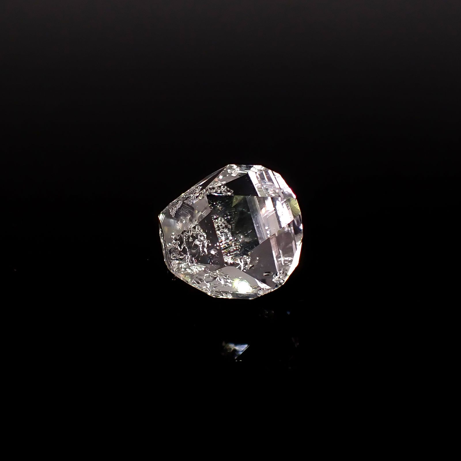 ハーキマーダイヤモンド 原石 アメリカ・ニューヨーク州産 35.26ct / 24.6x18.6mm前後 [260231772]