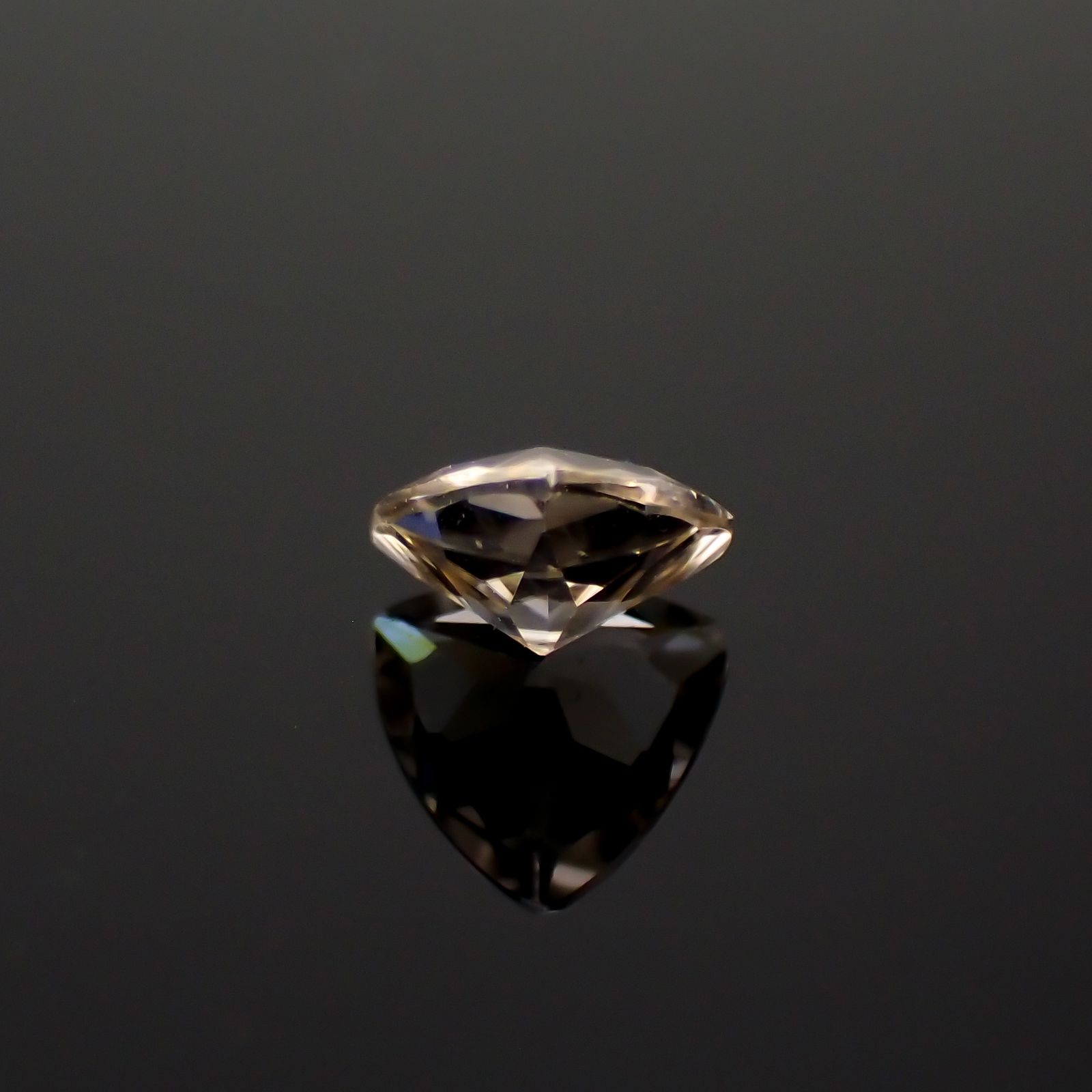 シャンパンカラージルコン スリランカ/カンボジア産 0.87ct[230421647]5.8x5.9mm前後