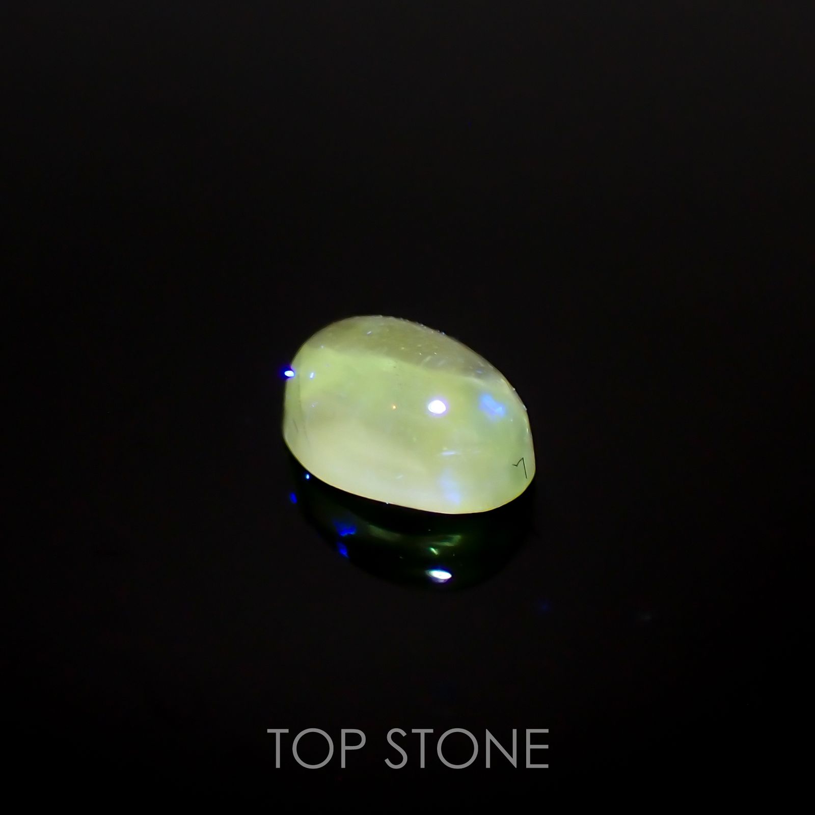 バナジウムコーネルピン(宝石名コーネルピン)タンザニア・タンガ州産 0.70ct 識別済[220115559]6x4.2mm前後