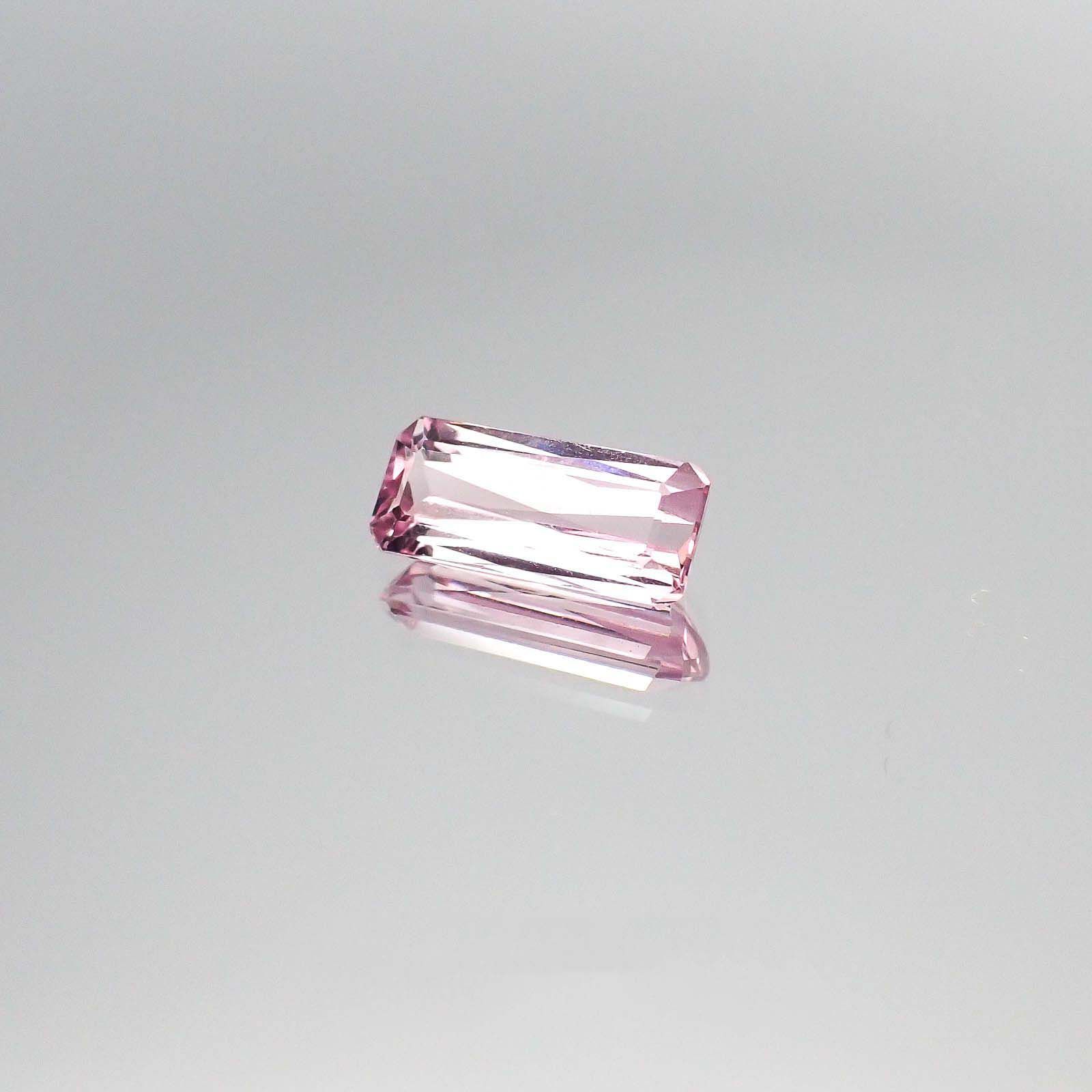 ピンクスピネル(宝石名ピンク・スピネル)タンザニア産 1.04ct 識別済[230722566]8.8x3.9mm前後
