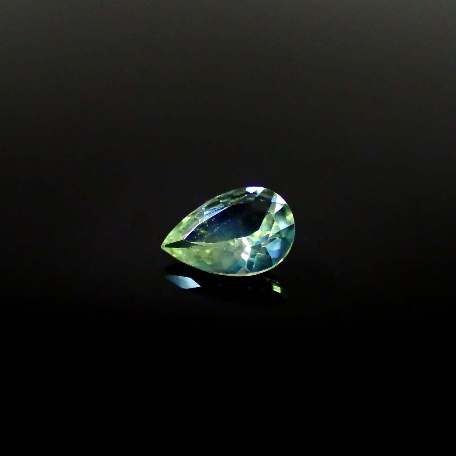 クリソベリルキャッツアイ(宝石名クリソベリル)マダガスカル産 0.40ct 識別済[250329930]6.1x4mm前後