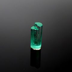 エメラルド柱状結晶 原石 コロンビア産 5.09ct[240427256]15.5x6.3mm前後
