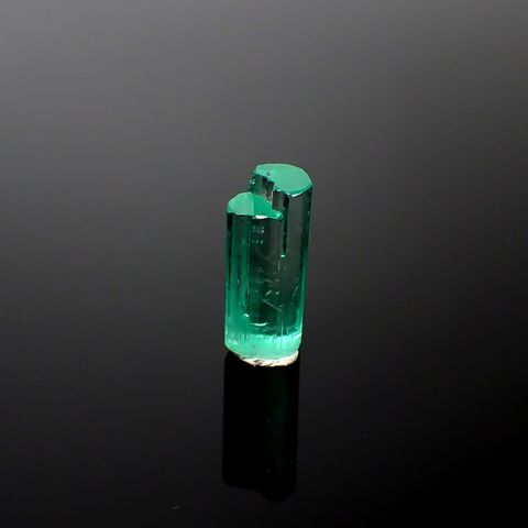 エメラルド柱状結晶 原石 コロンビア産 5.09ct[240427256]15.5x6.3mm前後