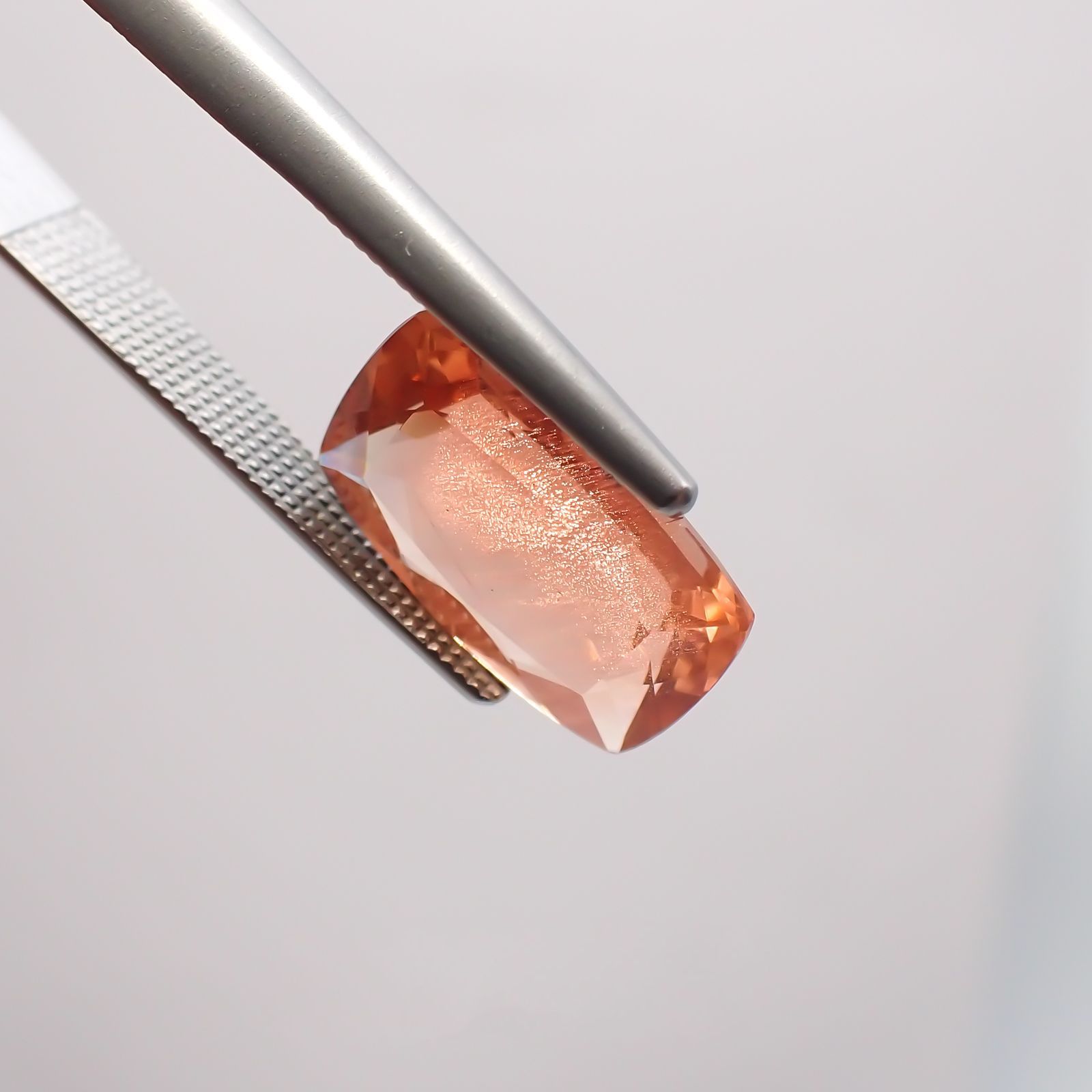 オレゴンサンストーン(宝石名ラブラドライト・サンストーン)アメリカ・オレゴン州産 4.180ct ソ付(彩珠)[230622267]13x8.5mm前後