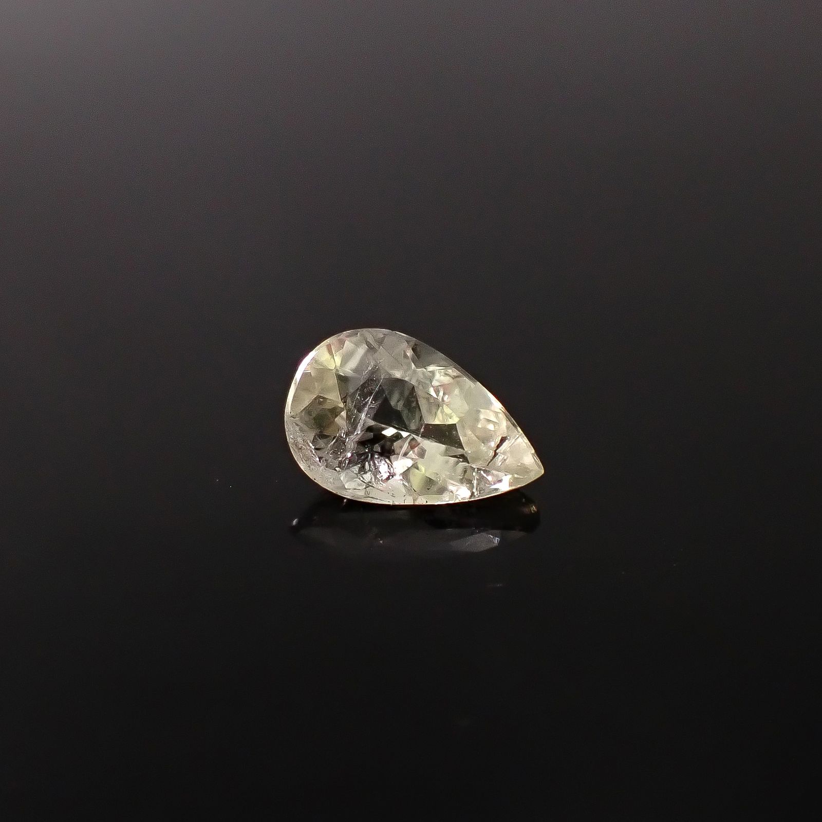 ブラジリアナイト(宝石名ブラジリアナイト)ブラジル産 識別済 0.93ct / 8.2x5.4mm前後 [260131492]