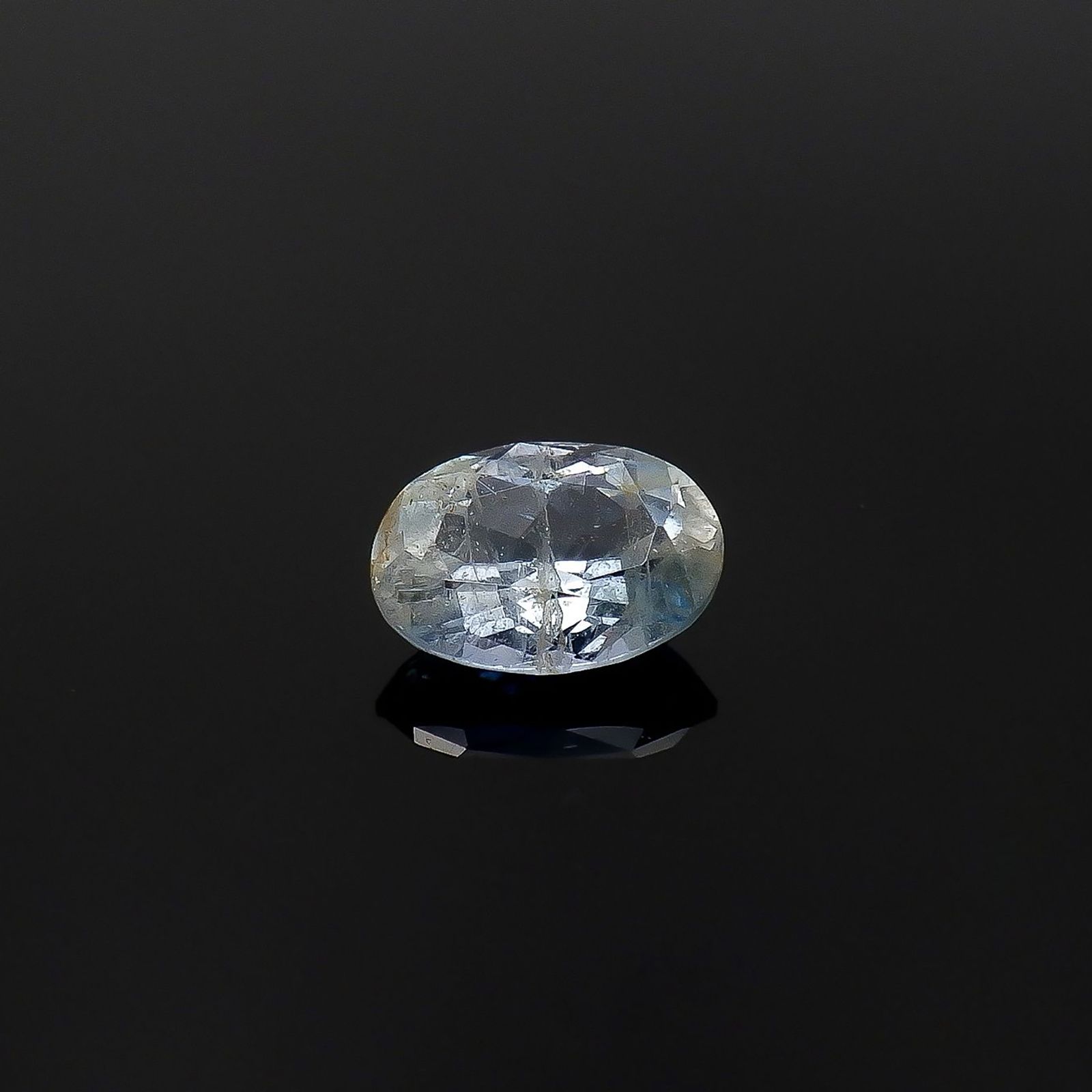 ジェレメジェバイト(宝石名エレメジェバイト)ナミビア産 ソ付(彩珠) 0.759ct / 6.9x4.9mm前後 [220817285]