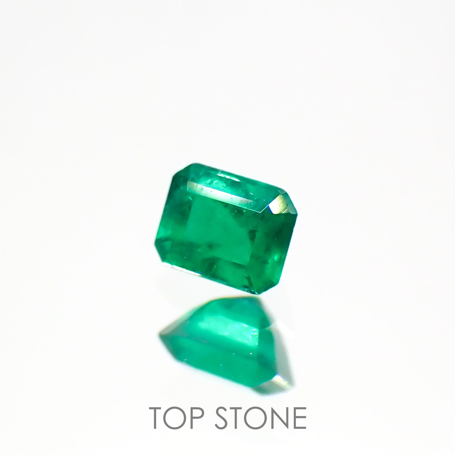 エメラルド(宝石名エメラルド) コロンビア産 0.13ct 識別済[201912839]3.2×2.5mm前後