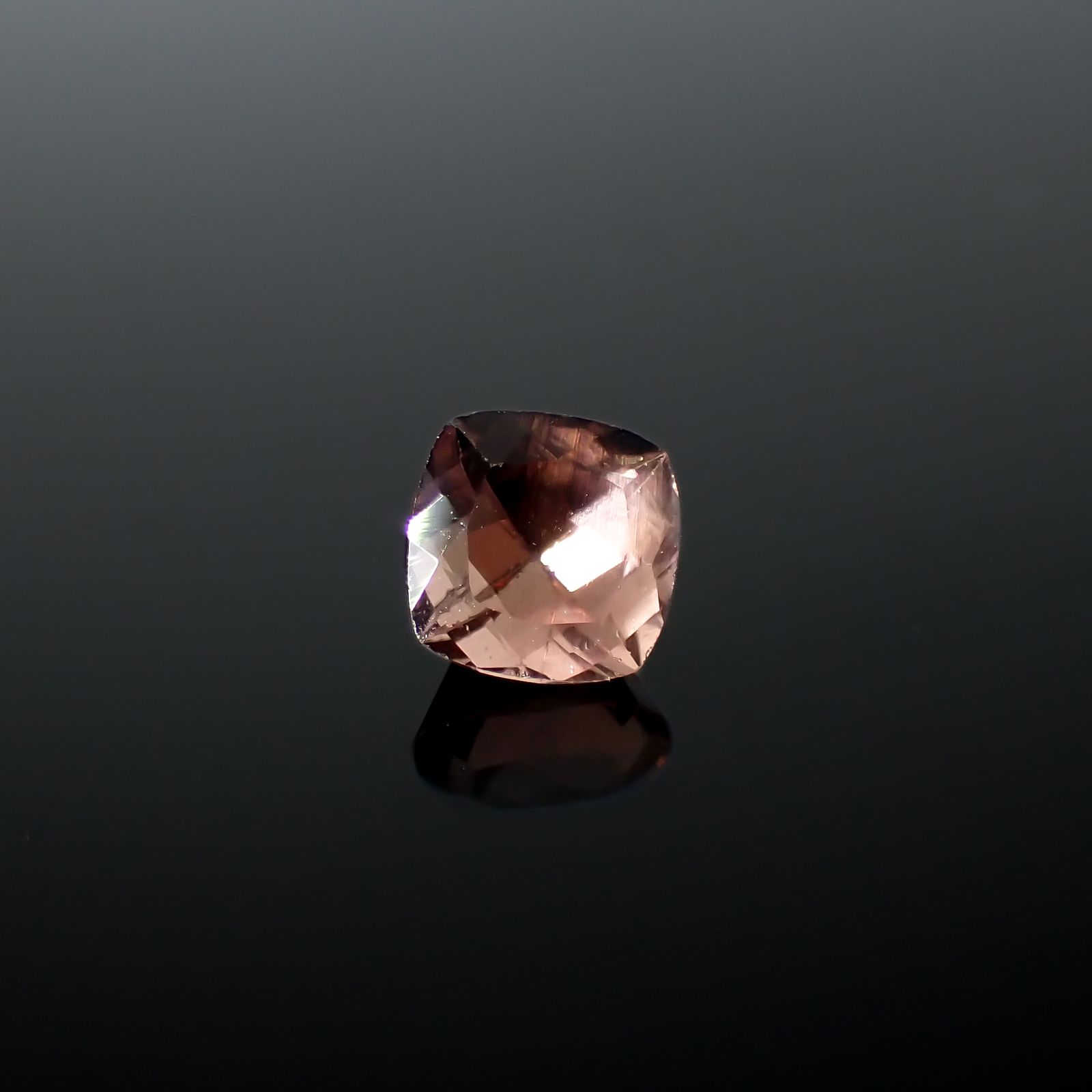 ピンクアパタイト ブラジル産 1.10ct [251224926]5.9x5.8mm前後