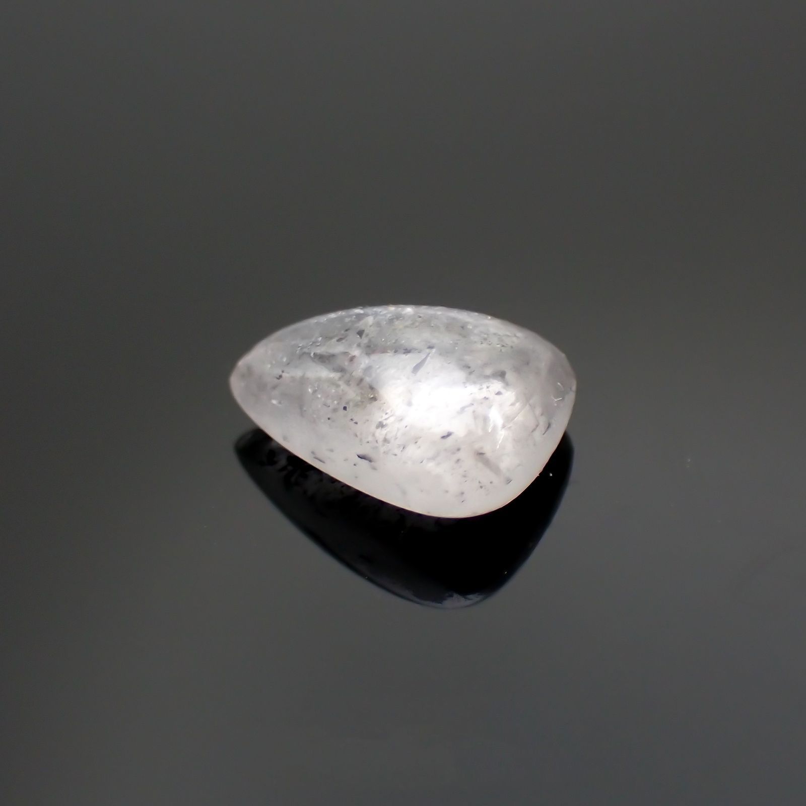 マスグラバイト(宝石名マスグラバイト) ビルマ・モゴック産 1.674ct ソ付(彩珠)[20106709]8.4×6.8mm前後