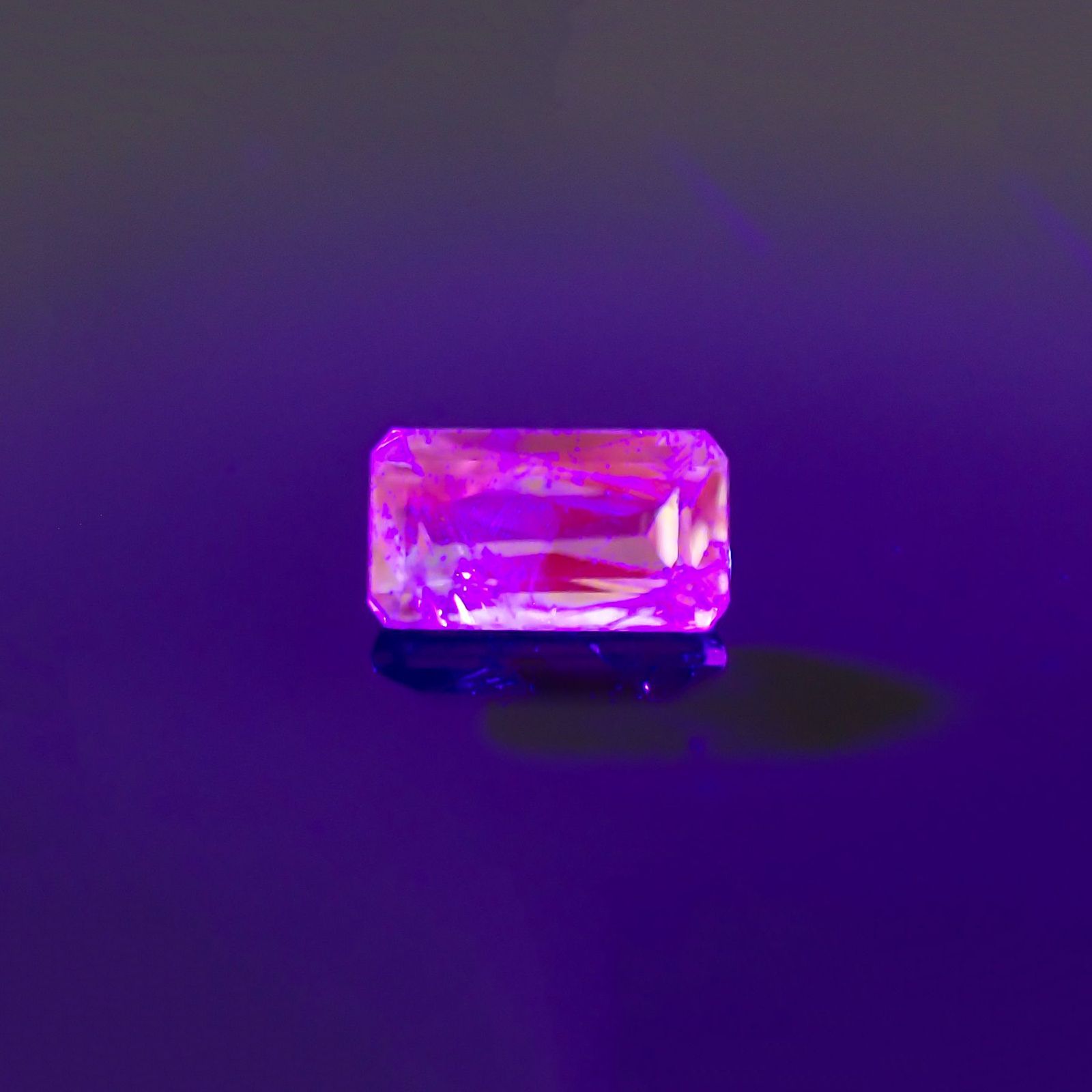 バイカラーツァボライト(宝石名グリーン グロッシュラー・ガーネット) タンザニア産 1.23ct 識別済[210711911]7.8×4.3mm前後