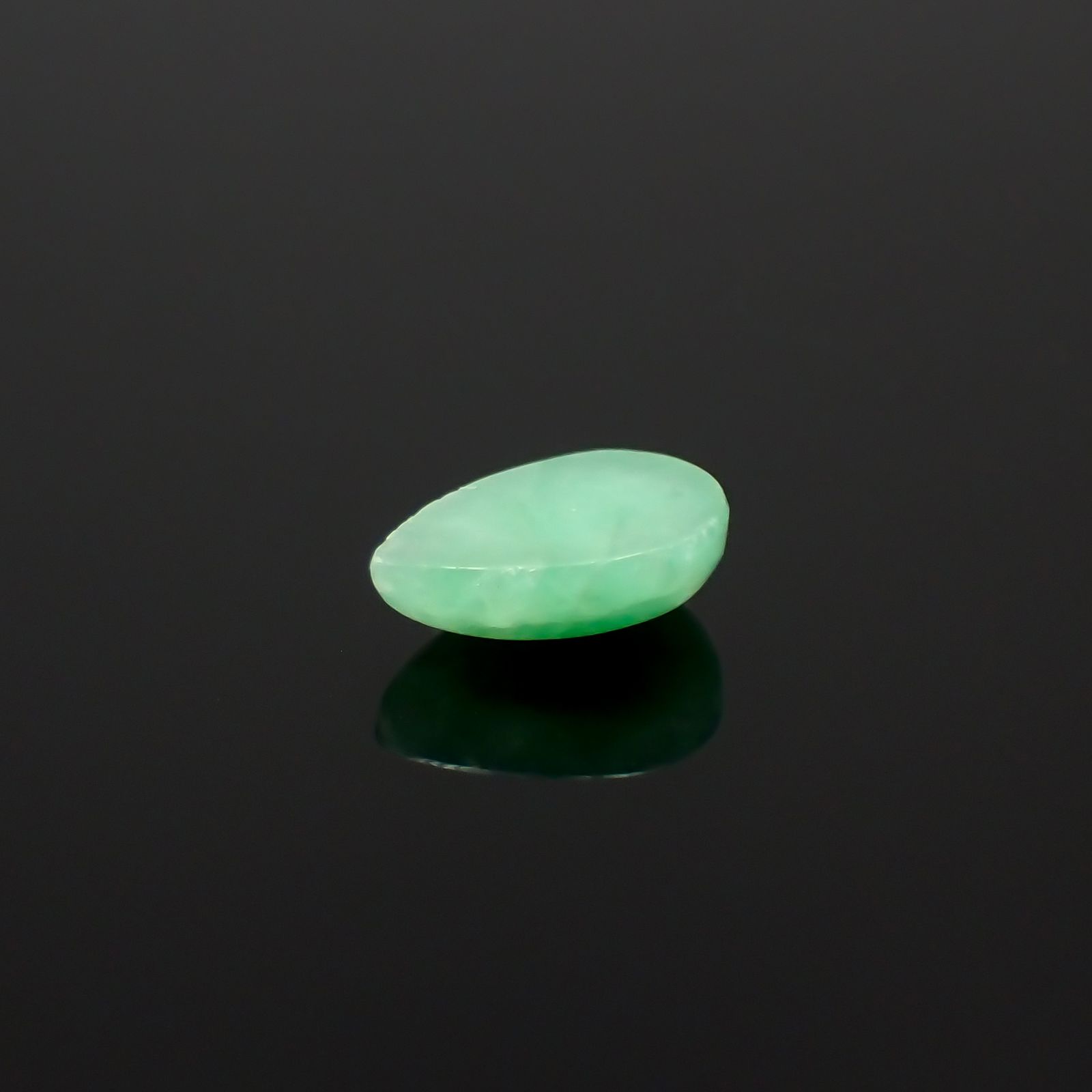 翡翠(宝石名ジェダイト)ビルマ産 0.74ct 識別済[231024039]7.1x4.9mm前後