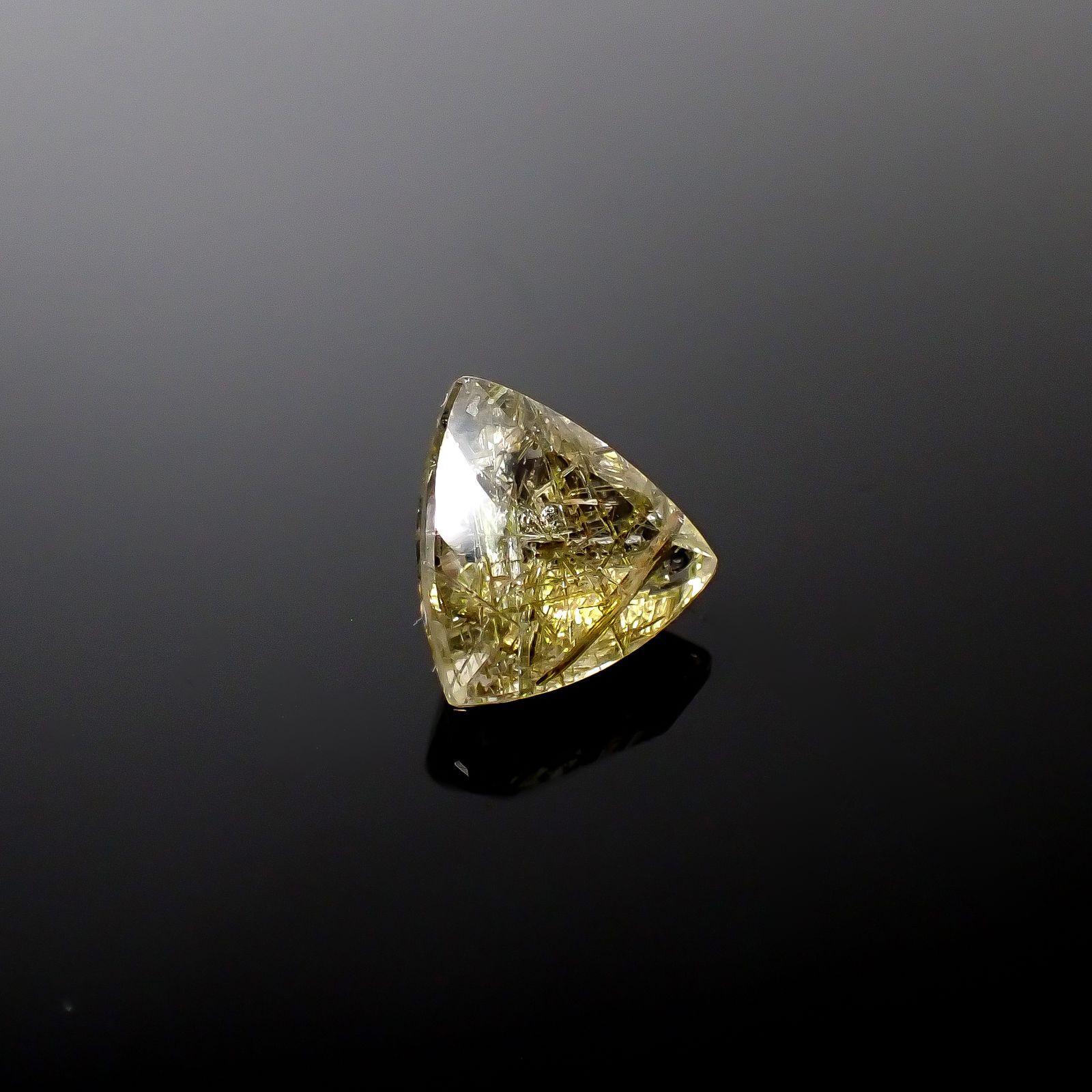 エピドートインクォーツ ブラジル産 3.18ct [240427296]10.2x10.1mm前後