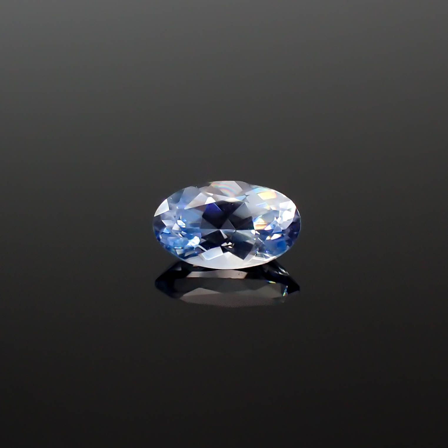 ベニトアイト アメリカ・カリフォルニア州産 0.26ct[240527394]5.1x3mm前後