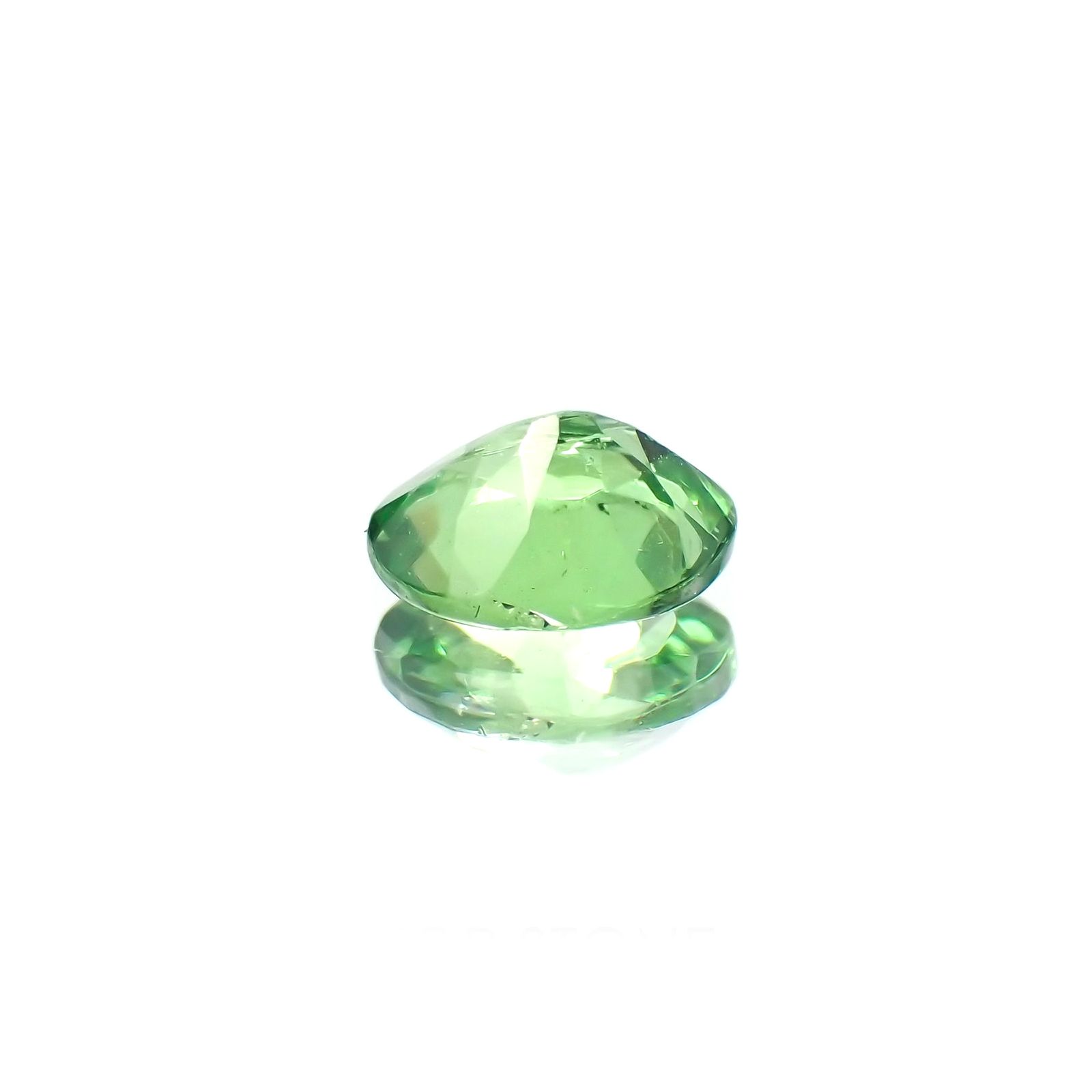 ツァボライト(宝石名ガーネット)タンザニア産 0.37ct 識別済[251018723]5.1x3.9mm前後