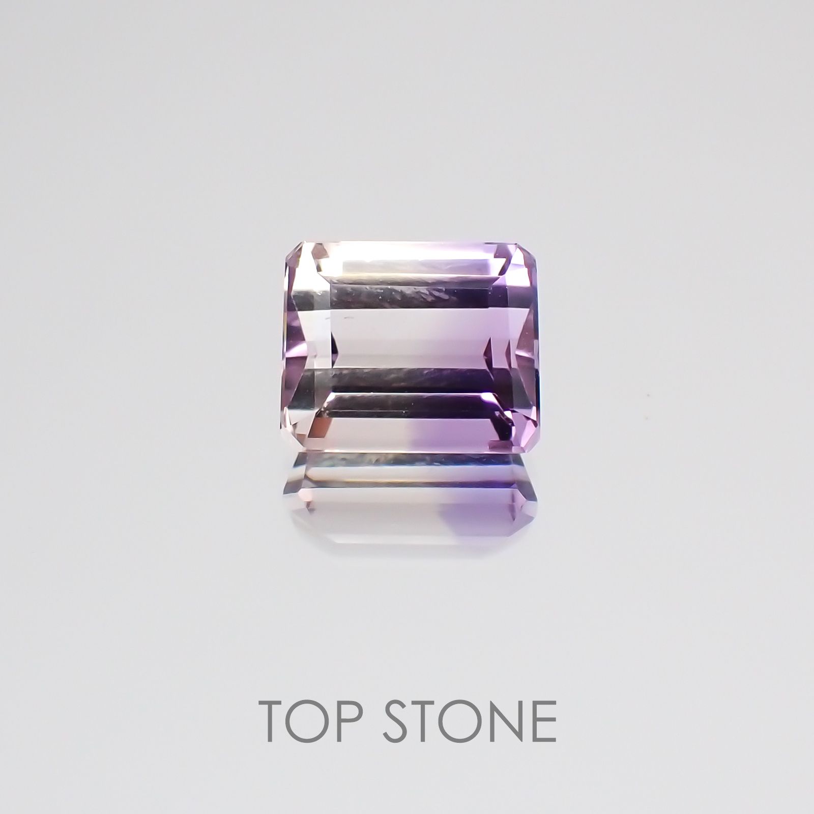 アワーグラスアメジスト(宝石名バイカラー・クォーツ) モロッコ産 2.73ct 識別済[21028590]8.8×7.3mm前後