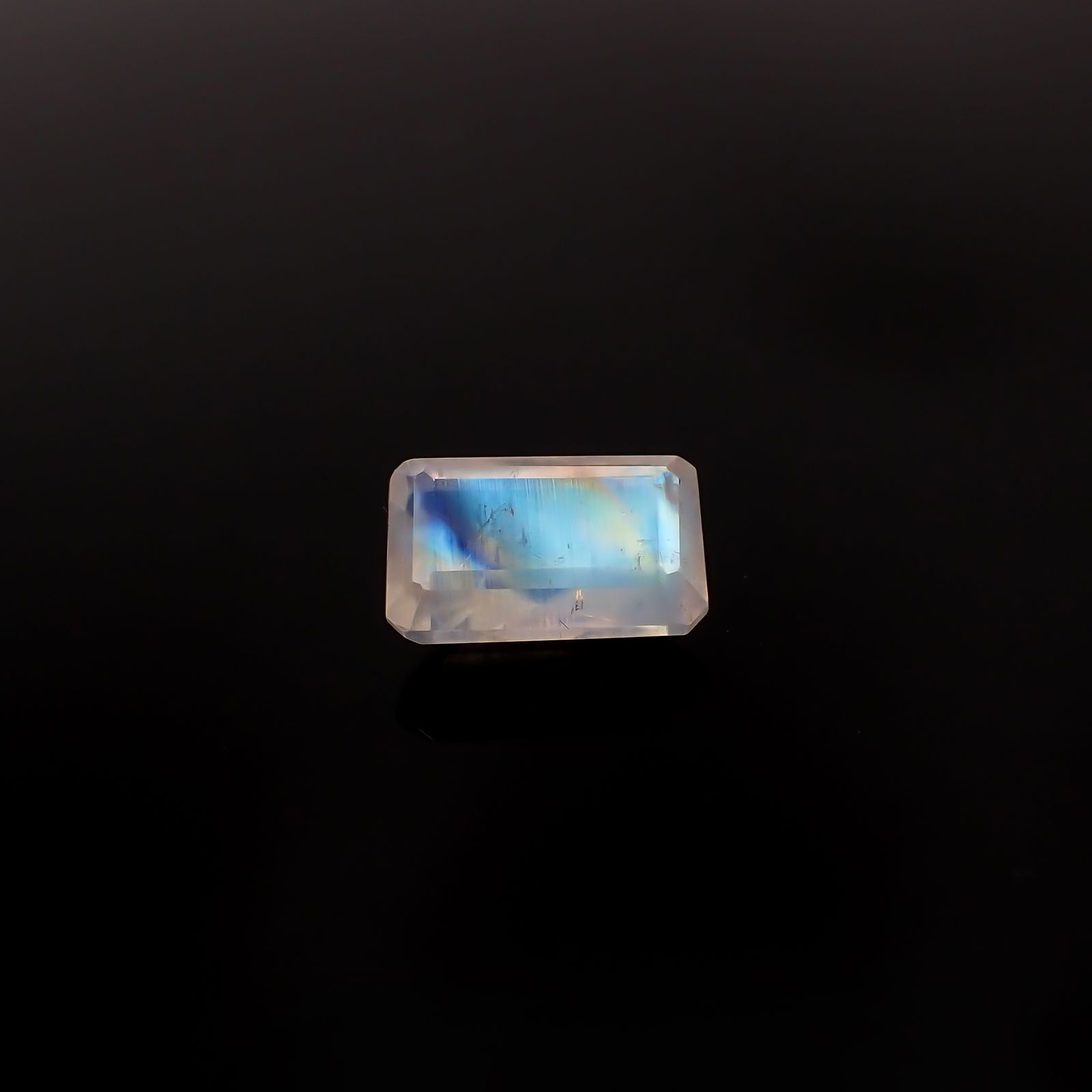 レインボームーンストーン インド・ビハール産 4.13ct / 12.3x7.8mm前後 [260431966]